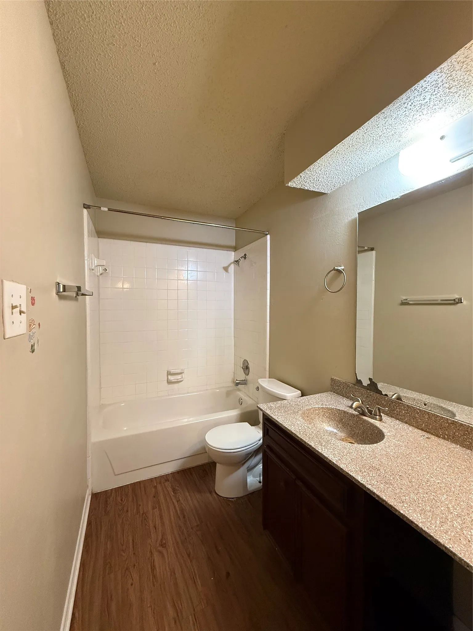 Townhouse For Sale in Tarrant County , 513 S Las Vegas Trail, White Settlement, Texas 76108, 3 Bedroom, 2 Bathroom, 2 Garage spaces, 1,319 Sqft, built in 1983, mls#21408556, Real Estate Agent in White Settlement, Homes For Sale in Tarrant county, Homes For Sale in White Settlement, Realtor in White Settlement Texas, Real Estate Brokerage Independent Realty Texas, Luminita Cordes Realtor