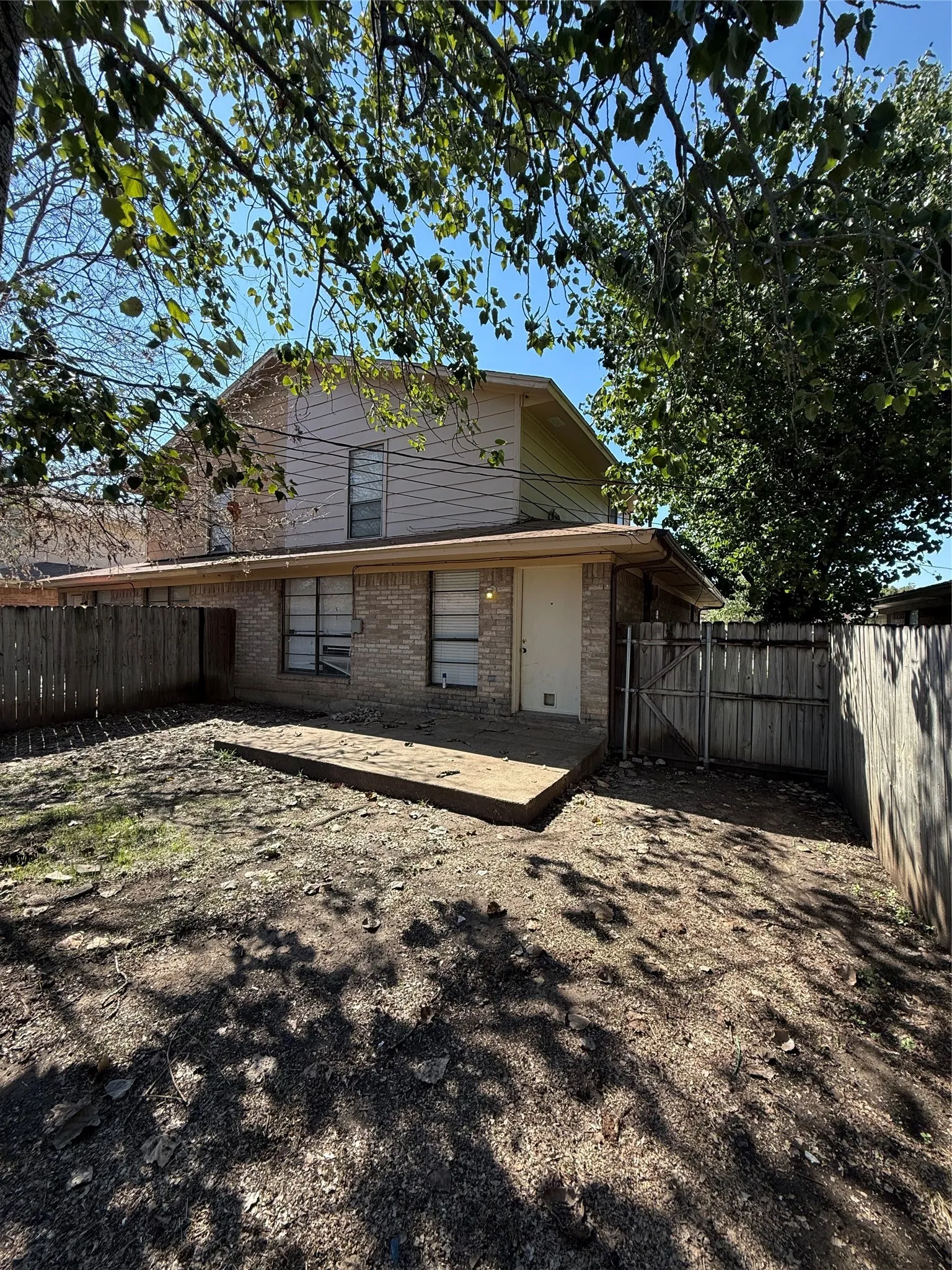 Townhouse For Sale in Tarrant County , 513 S Las Vegas Trail, White Settlement, Texas 76108, 3 Bedroom, 2 Bathroom, 2 Garage spaces, 1,319 Sqft, built in 1983, mls#21408556, Real Estate Agent in White Settlement, Homes For Sale in Tarrant county, Homes For Sale in White Settlement, Realtor in White Settlement Texas, Real Estate Brokerage Independent Realty Texas, Luminita Cordes Realtor