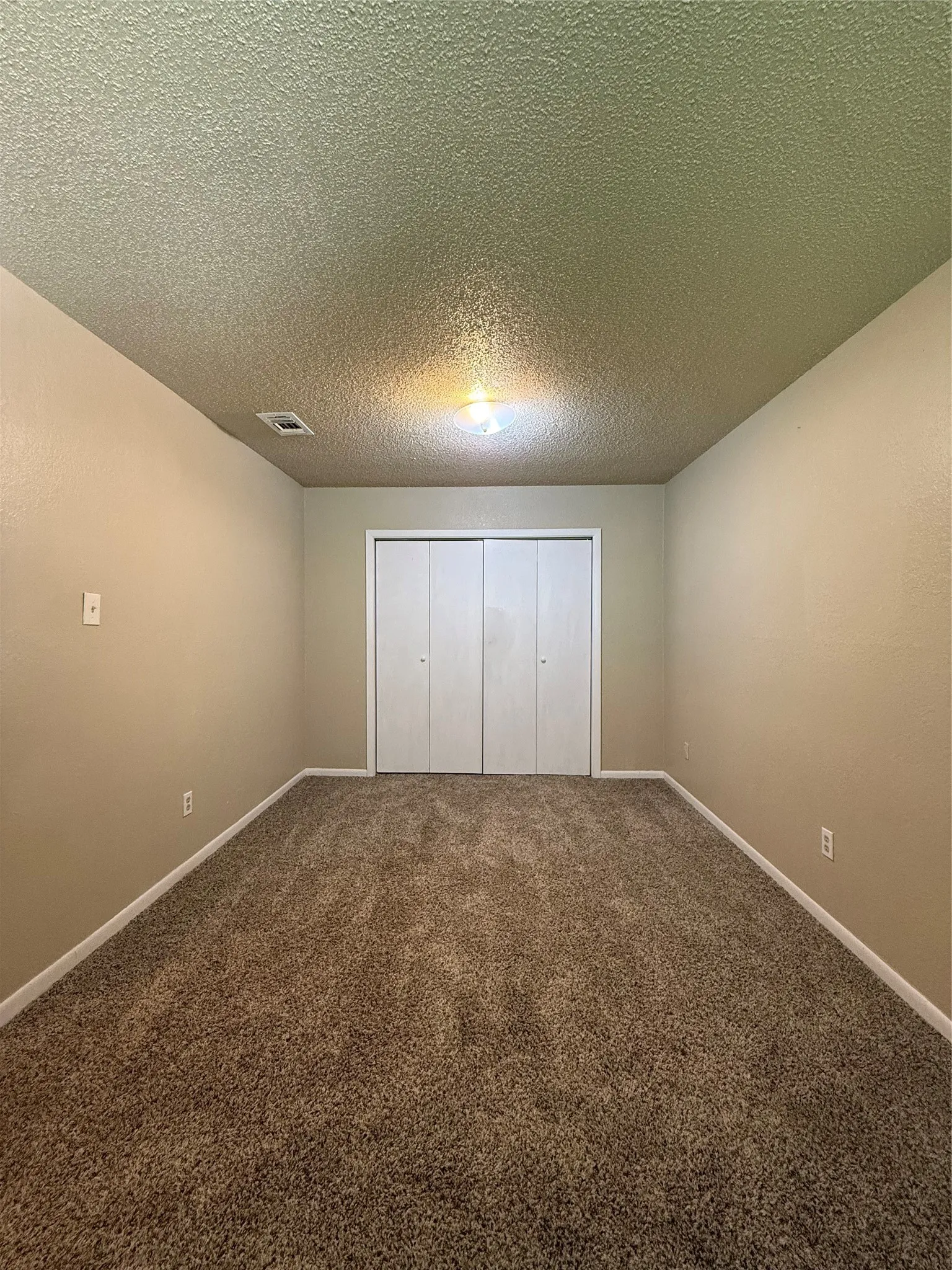 Townhouse For Sale in Tarrant County , 513 S Las Vegas Trail, White Settlement, Texas 76108, 3 Bedroom, 2 Bathroom, 2 Garage spaces, 1,319 Sqft, built in 1983, mls#21408556, Real Estate Agent in White Settlement, Homes For Sale in Tarrant county, Homes For Sale in White Settlement, Realtor in White Settlement Texas, Real Estate Brokerage Independent Realty Texas, Luminita Cordes Realtor