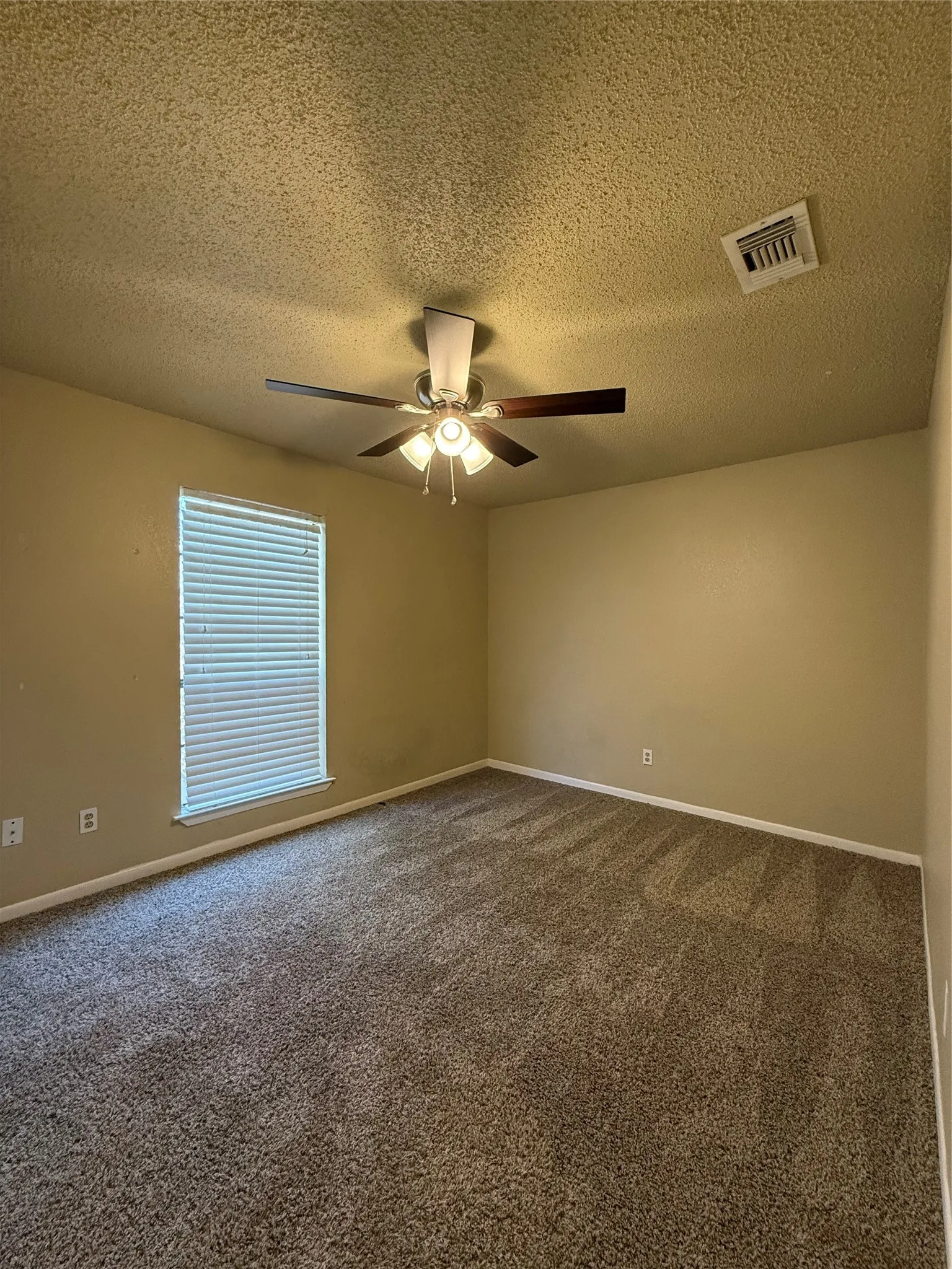 Townhouse For Sale in Tarrant County , 513 S Las Vegas Trail, White Settlement, Texas 76108, 3 Bedroom, 2 Bathroom, 2 Garage spaces, 1,319 Sqft, built in 1983, mls#21408556, Real Estate Agent in White Settlement, Homes For Sale in Tarrant county, Homes For Sale in White Settlement, Realtor in White Settlement Texas, Real Estate Brokerage Independent Realty Texas, Luminita Cordes Realtor