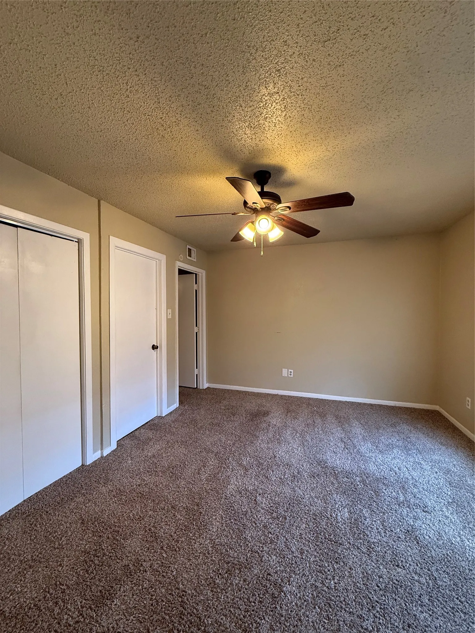 Townhouse For Sale in Tarrant County , 513 S Las Vegas Trail, White Settlement, Texas 76108, 3 Bedroom, 2 Bathroom, 2 Garage spaces, 1,319 Sqft, built in 1983, mls#21408556, Real Estate Agent in White Settlement, Homes For Sale in Tarrant county, Homes For Sale in White Settlement, Realtor in White Settlement Texas, Real Estate Brokerage Independent Realty Texas, Luminita Cordes Realtor