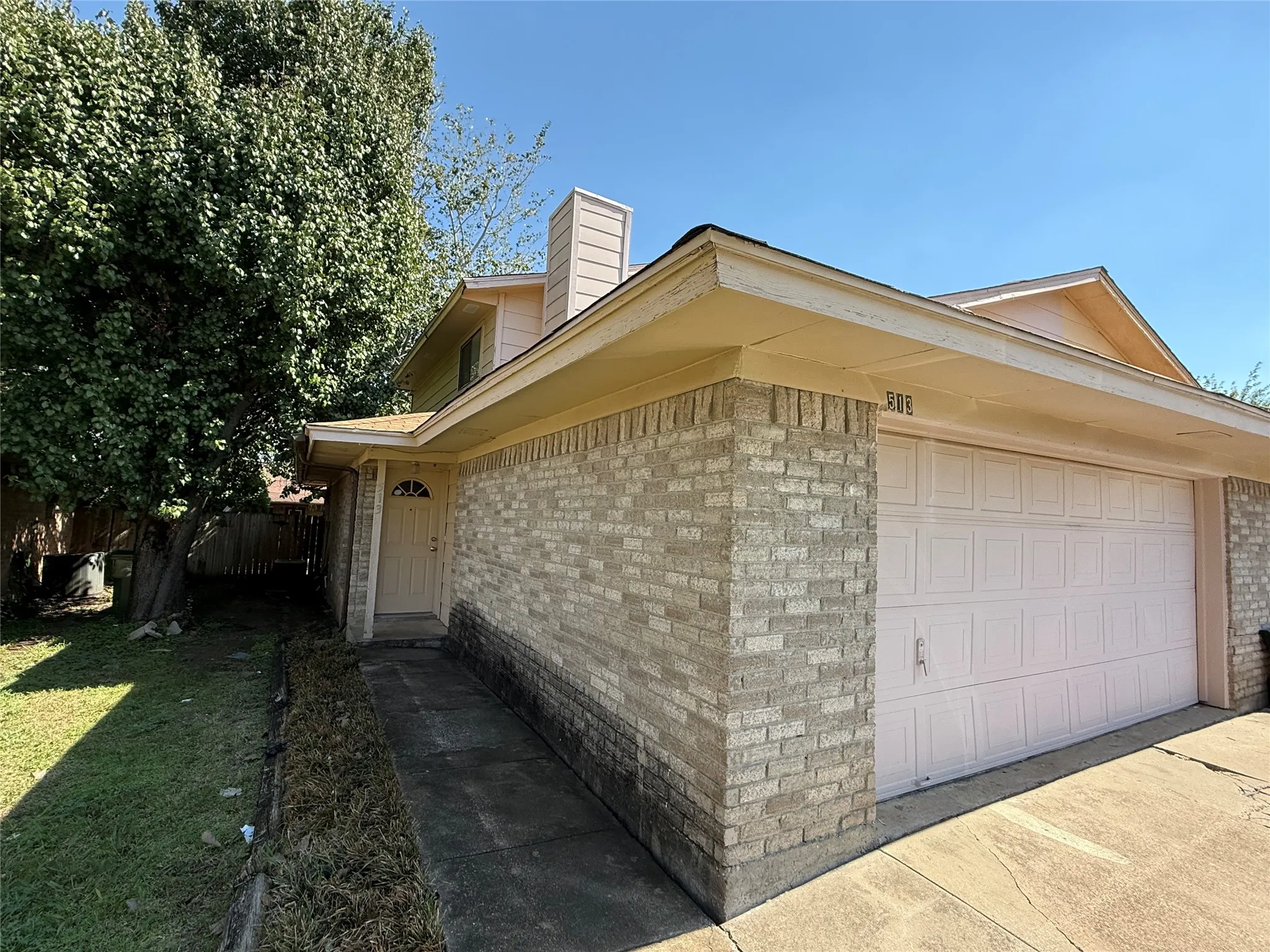 Townhouse For Sale in Tarrant County , 513 S Las Vegas Trail, White Settlement, Texas 76108, 3 Bedroom, 2 Bathroom, 2 Garage spaces, 1,319 Sqft, built in 1983, mls#21408556, Real Estate Agent in White Settlement, Homes For Sale in Tarrant county, Homes For Sale in White Settlement, Realtor in White Settlement Texas, Real Estate Brokerage Independent Realty Texas, Luminita Cordes Realtor