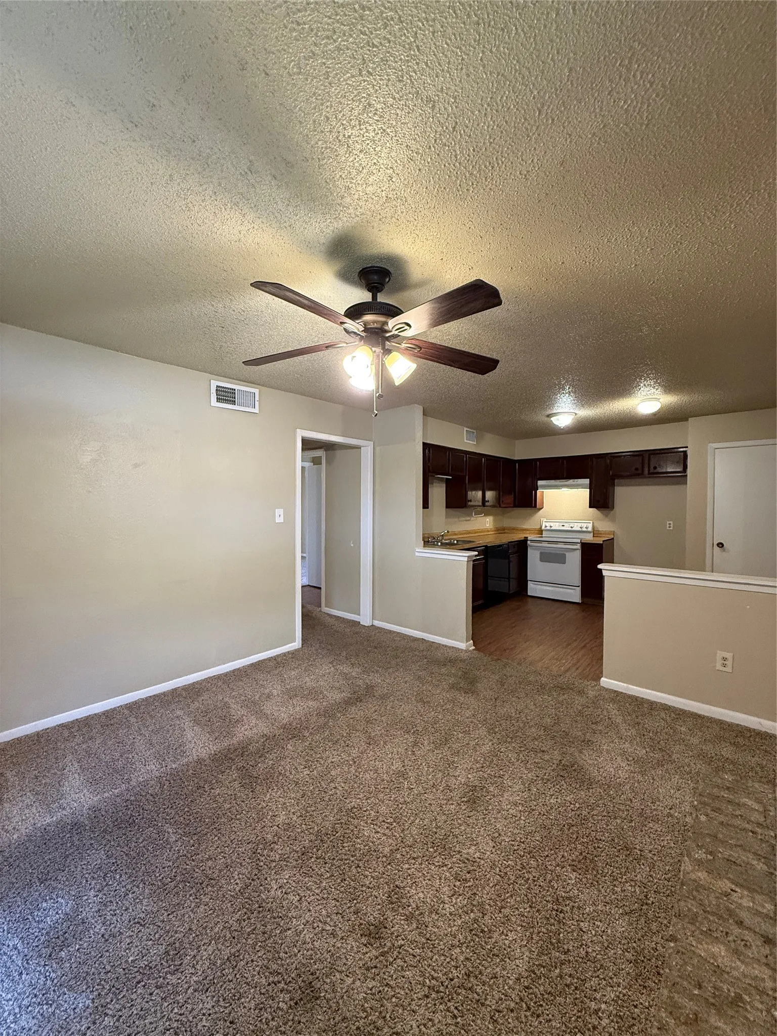 Townhouse For Sale in Tarrant County , 513 S Las Vegas Trail, White Settlement, Texas 76108, 3 Bedroom, 2 Bathroom, 2 Garage spaces, 1,319 Sqft, built in 1983, mls#21408556, Real Estate Agent in White Settlement, Homes For Sale in Tarrant county, Homes For Sale in White Settlement, Realtor in White Settlement Texas, Real Estate Brokerage Independent Realty Texas, Luminita Cordes Realtor