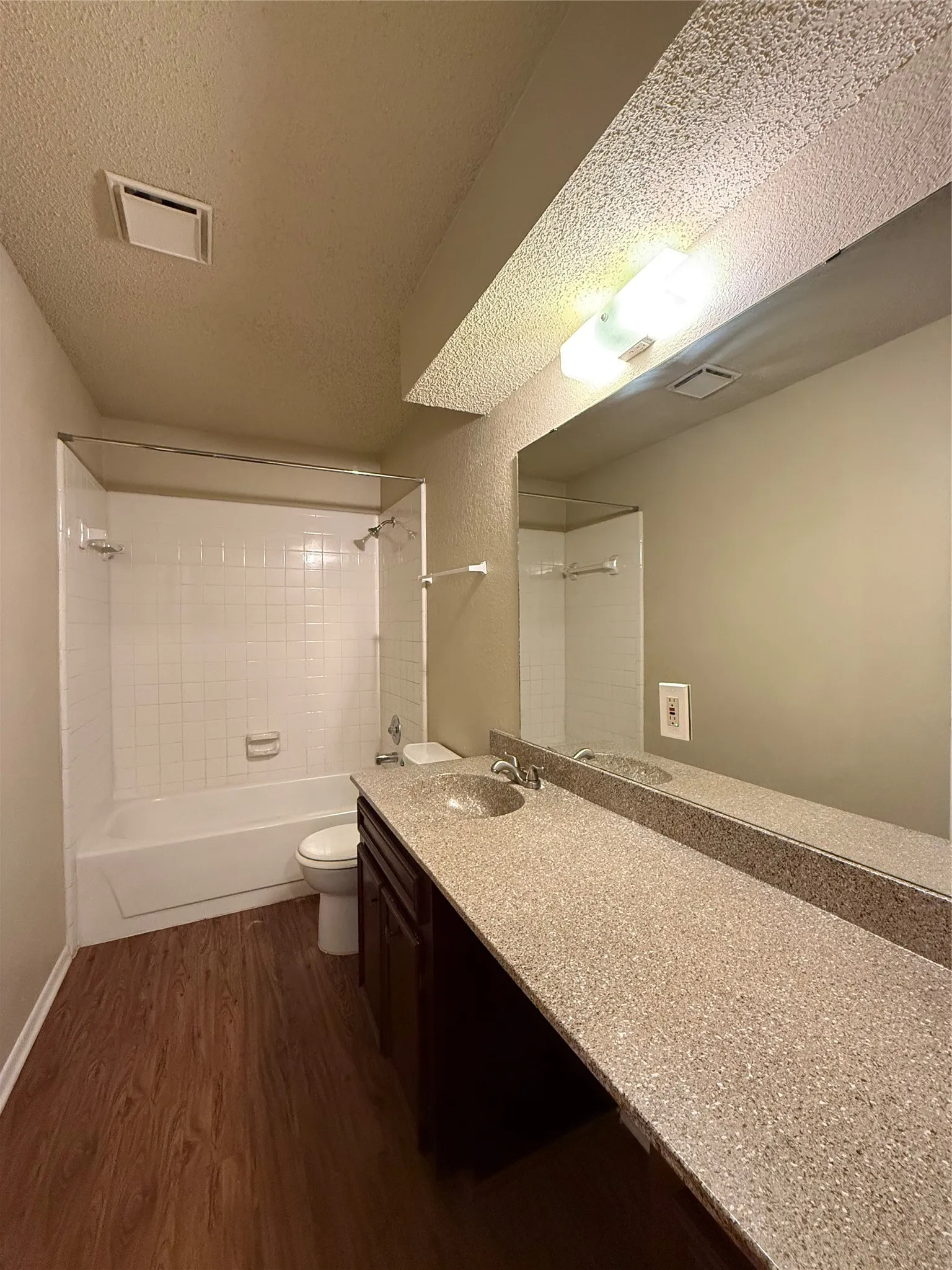 Townhouse For Sale in Tarrant County , 513 S Las Vegas Trail, White Settlement, Texas 76108, 3 Bedroom, 2 Bathroom, 2 Garage spaces, 1,319 Sqft, built in 1983, mls#21408556, Real Estate Agent in White Settlement, Homes For Sale in Tarrant county, Homes For Sale in White Settlement, Realtor in White Settlement Texas, Real Estate Brokerage Independent Realty Texas, Luminita Cordes Realtor