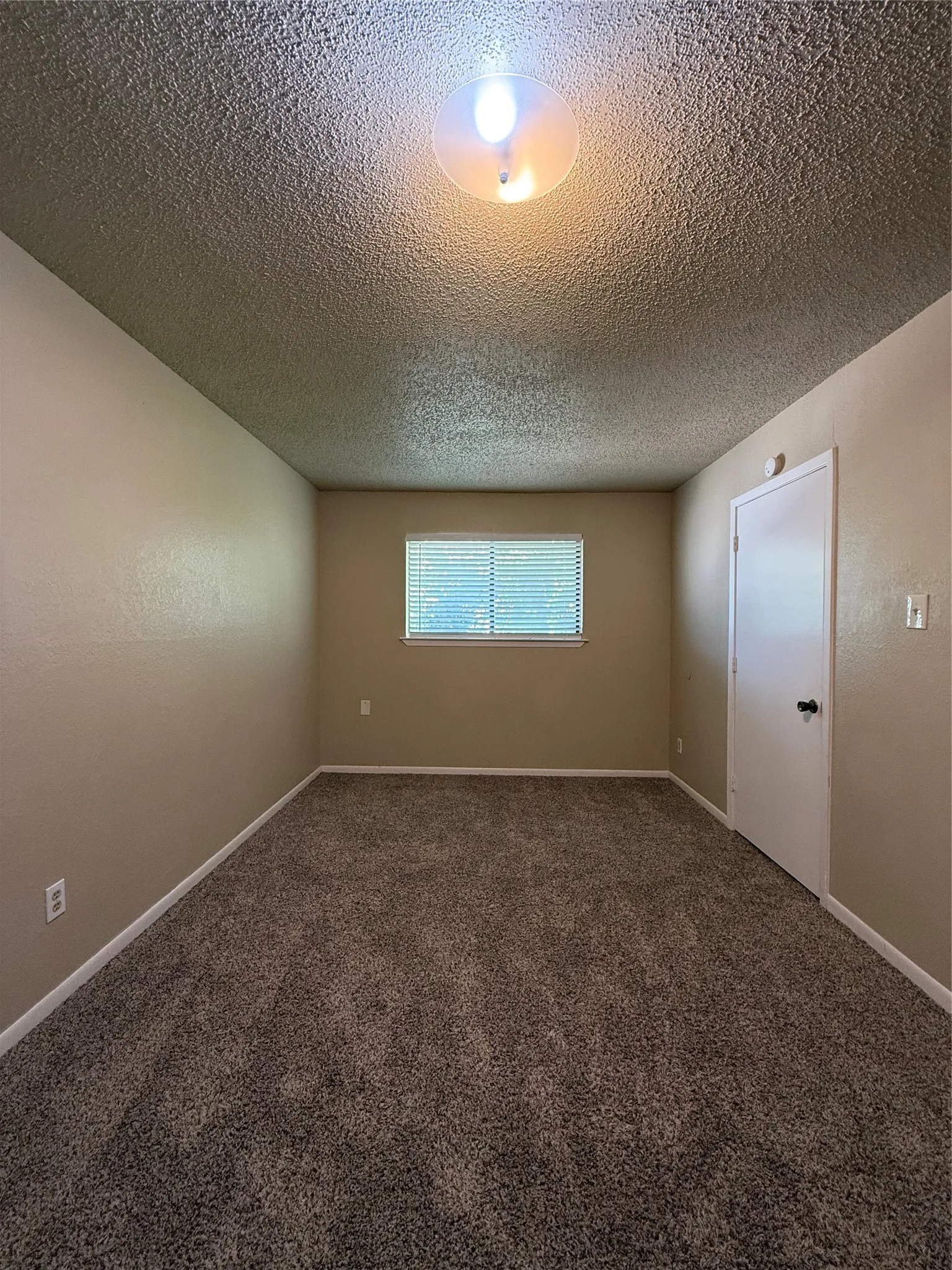 Townhouse For Sale in Tarrant County , 513 S Las Vegas Trail, White Settlement, Texas 76108, 3 Bedroom, 2 Bathroom, 2 Garage spaces, 1,319 Sqft, built in 1983, mls#21408556, Real Estate Agent in White Settlement, Homes For Sale in Tarrant county, Homes For Sale in White Settlement, Realtor in White Settlement Texas, Real Estate Brokerage Independent Realty Texas, Luminita Cordes Realtor