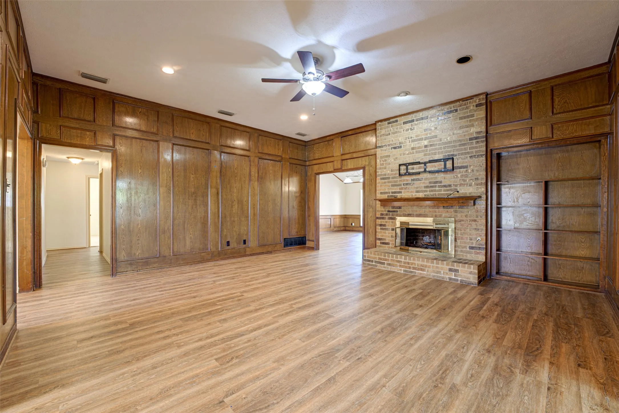 Single Family Residence For Rent in Rockwall County , 10 Cypress Court, Heath, Texas 75032, 4 Bedroom, 2 Bathroom, 2 Garage spaces, 2,539 Sqft, built in 1987, mls#21407016, Real Estate Agent in Heath, Homes For Rent in Rockwall county, Homes For Rent in Heath, Realtor in Heath Texas, Real Estate Brokerage Independent Realty Texas, Luminita Cordes Realtor