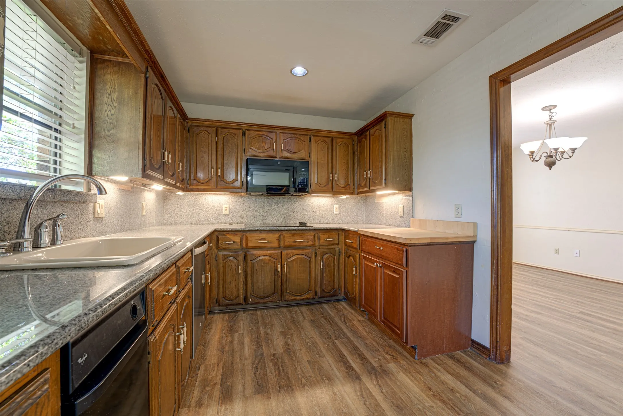 Single Family Residence For Rent in Rockwall County , 10 Cypress Court, Heath, Texas 75032, 4 Bedroom, 2 Bathroom, 2 Garage spaces, 2,539 Sqft, built in 1987, mls#21407016, Real Estate Agent in Heath, Homes For Rent in Rockwall county, Homes For Rent in Heath, Realtor in Heath Texas, Real Estate Brokerage Independent Realty Texas, Luminita Cordes Realtor