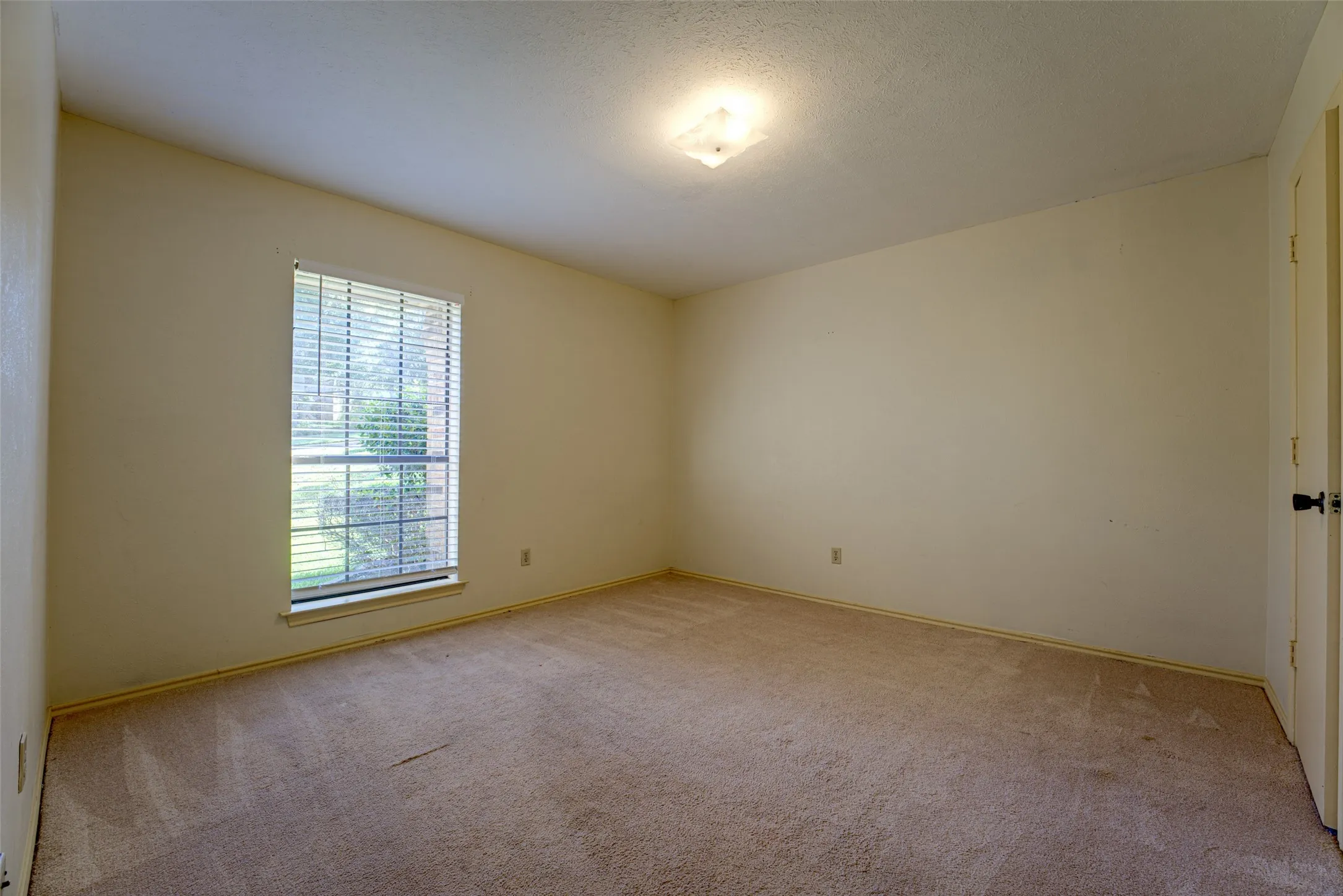 Single Family Residence For Rent in Rockwall County , 10 Cypress Court, Heath, Texas 75032, 4 Bedroom, 2 Bathroom, 2 Garage spaces, 2,539 Sqft, built in 1987, mls#21407016, Real Estate Agent in Heath, Homes For Rent in Rockwall county, Homes For Rent in Heath, Realtor in Heath Texas, Real Estate Brokerage Independent Realty Texas, Luminita Cordes Realtor