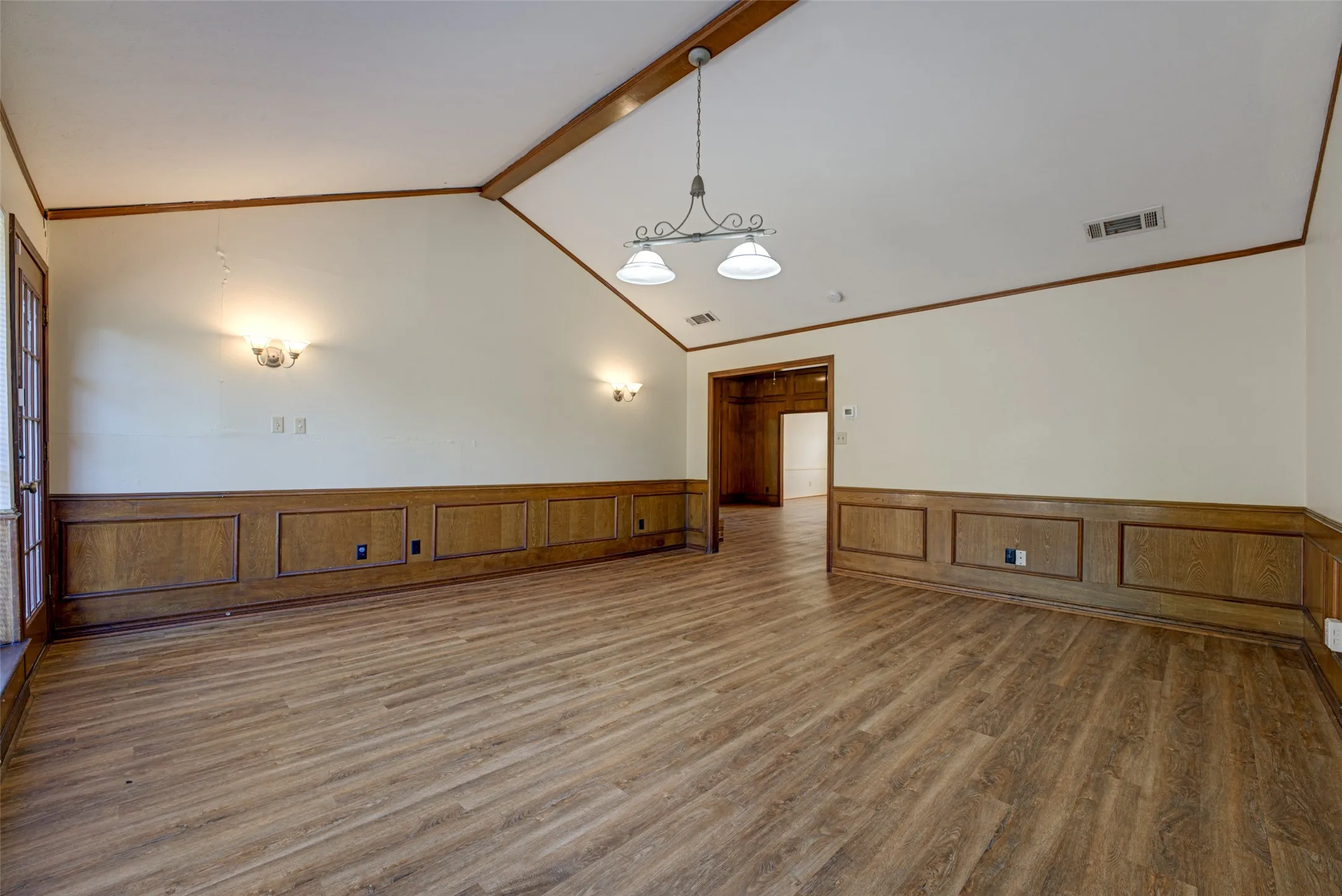 Single Family Residence For Rent in Rockwall County , 10 Cypress Court, Heath, Texas 75032, 4 Bedroom, 2 Bathroom, 2 Garage spaces, 2,539 Sqft, built in 1987, mls#21407016, Real Estate Agent in Heath, Homes For Rent in Rockwall county, Homes For Rent in Heath, Realtor in Heath Texas, Real Estate Brokerage Independent Realty Texas, Luminita Cordes Realtor