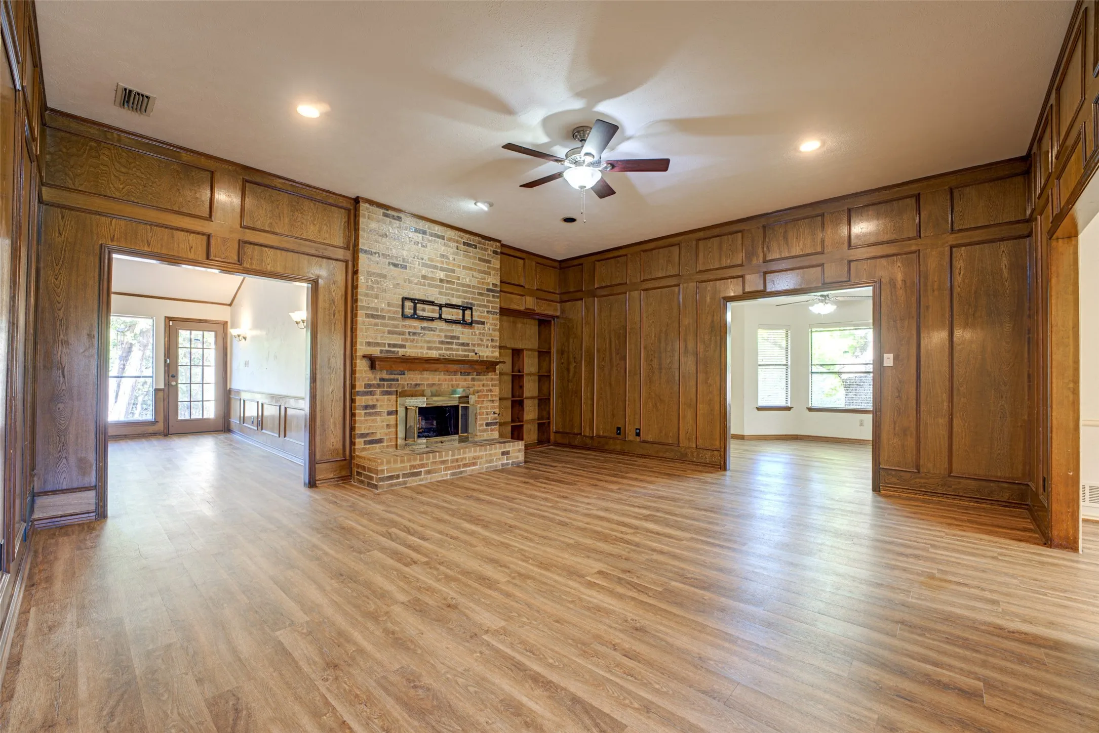 Single Family Residence For Rent in Rockwall County , 10 Cypress Court, Heath, Texas 75032, 4 Bedroom, 2 Bathroom, 2 Garage spaces, 2,539 Sqft, built in 1987, mls#21407016, Real Estate Agent in Heath, Homes For Rent in Rockwall county, Homes For Rent in Heath, Realtor in Heath Texas, Real Estate Brokerage Independent Realty Texas, Luminita Cordes Realtor