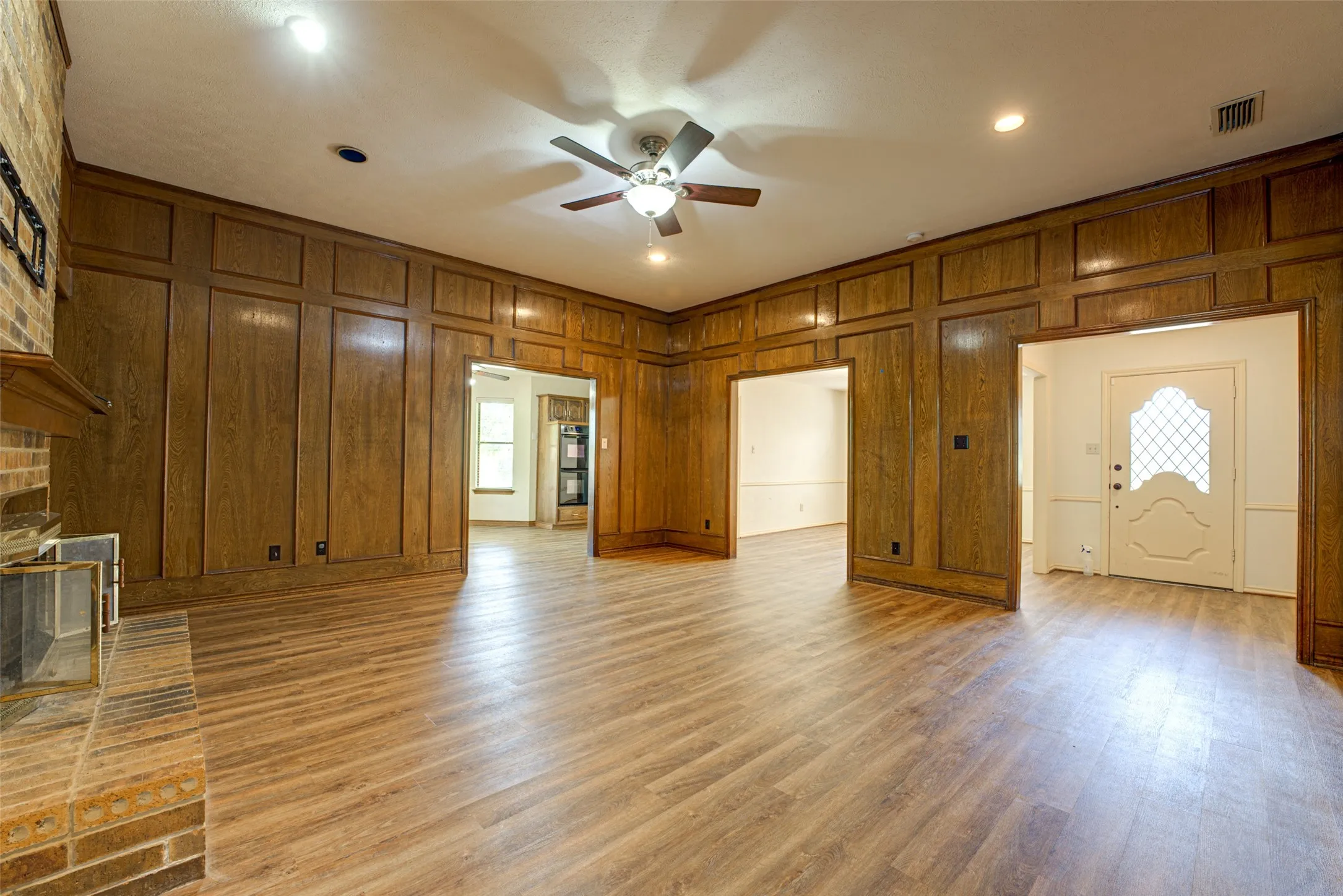 Single Family Residence For Rent in Rockwall County , 10 Cypress Court, Heath, Texas 75032, 4 Bedroom, 2 Bathroom, 2 Garage spaces, 2,539 Sqft, built in 1987, mls#21407016, Real Estate Agent in Heath, Homes For Rent in Rockwall county, Homes For Rent in Heath, Realtor in Heath Texas, Real Estate Brokerage Independent Realty Texas, Luminita Cordes Realtor