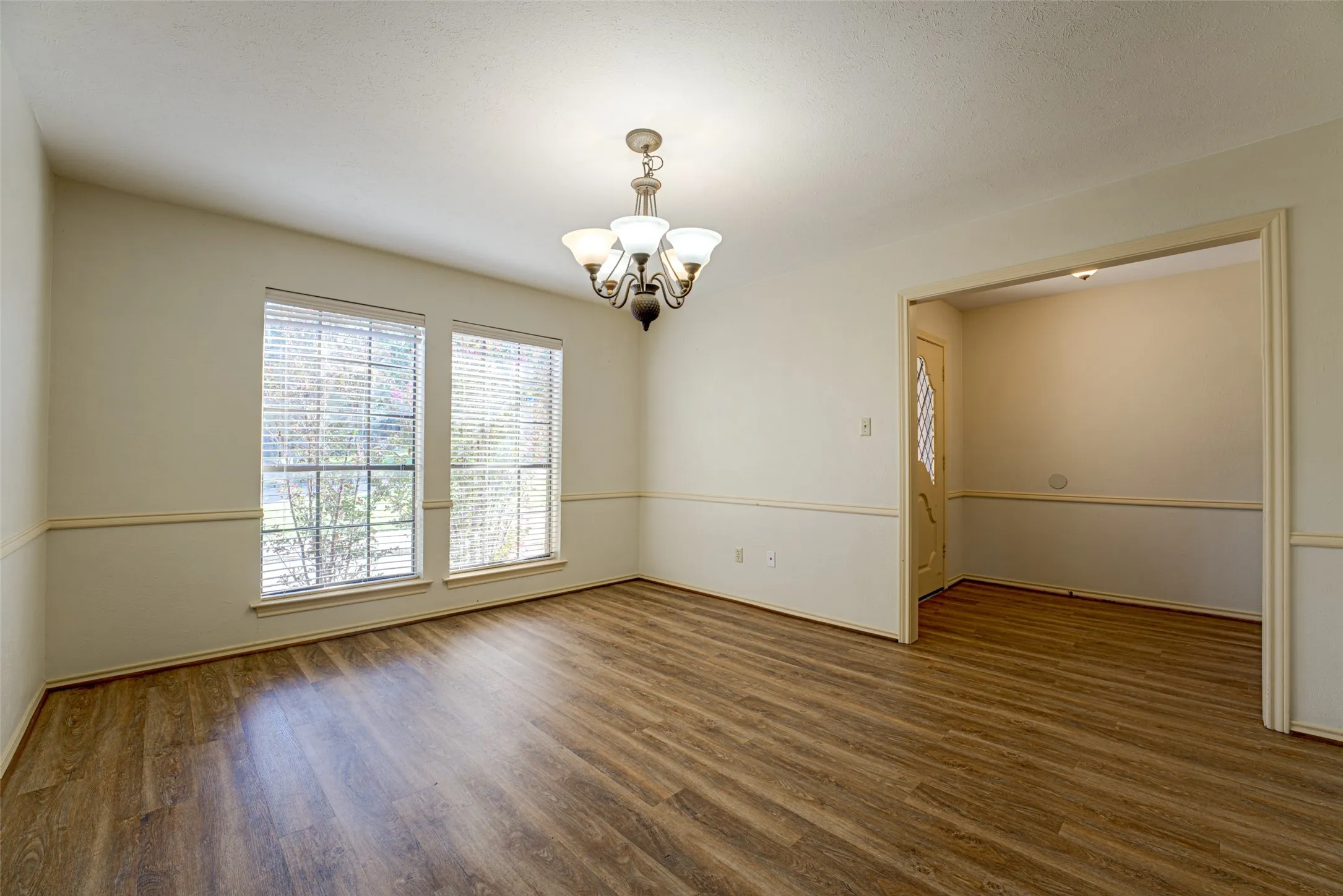 Single Family Residence For Rent in Rockwall County , 10 Cypress Court, Heath, Texas 75032, 4 Bedroom, 2 Bathroom, 2 Garage spaces, 2,539 Sqft, built in 1987, mls#21407016, Real Estate Agent in Heath, Homes For Rent in Rockwall county, Homes For Rent in Heath, Realtor in Heath Texas, Real Estate Brokerage Independent Realty Texas, Luminita Cordes Realtor