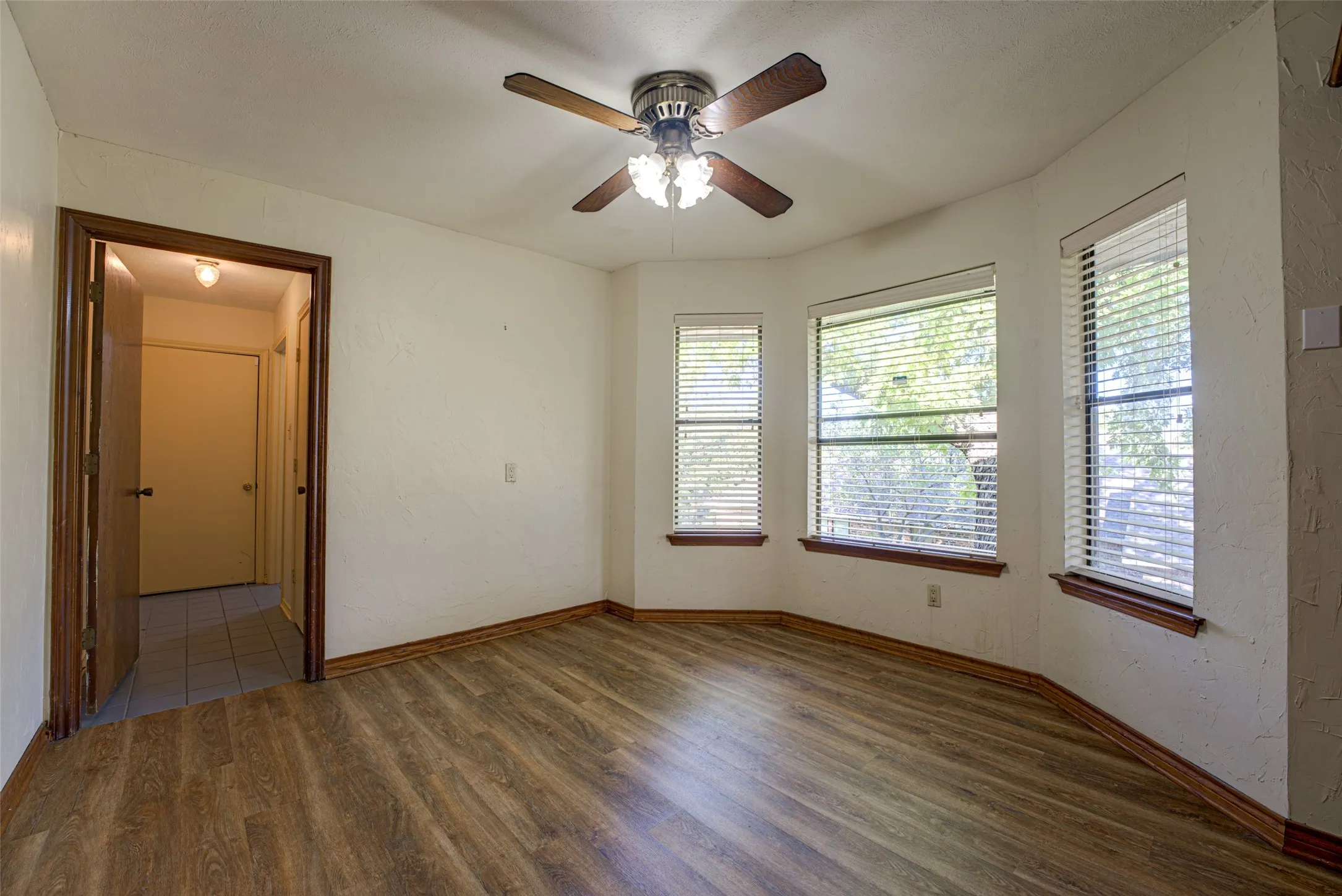 Single Family Residence For Rent in Rockwall County , 10 Cypress Court, Heath, Texas 75032, 4 Bedroom, 2 Bathroom, 2 Garage spaces, 2,539 Sqft, built in 1987, mls#21407016, Real Estate Agent in Heath, Homes For Rent in Rockwall county, Homes For Rent in Heath, Realtor in Heath Texas, Real Estate Brokerage Independent Realty Texas, Luminita Cordes Realtor