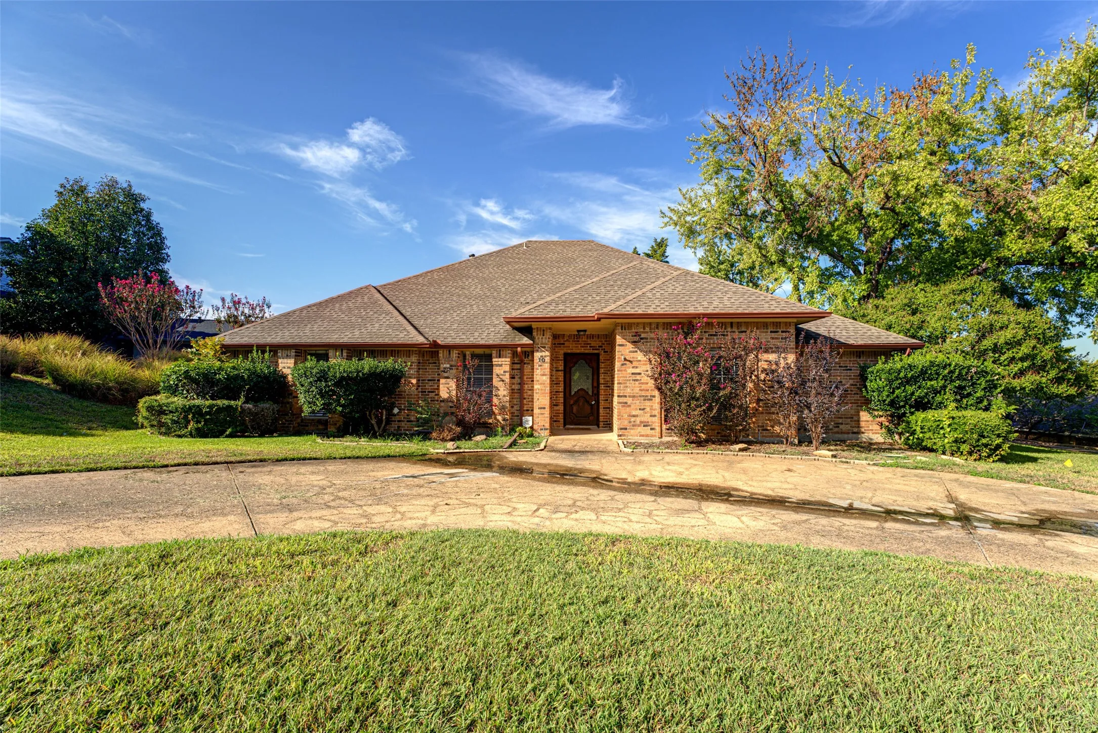 Single Family Residence For Rent in Rockwall County , 10 Cypress Court, Heath, Texas 75032, 4 Bedroom, 2 Bathroom, 2 Garage spaces, 2,539 Sqft, built in 1987, mls#21407016, Real Estate Agent in Heath, Homes For Rent in Rockwall county, Homes For Rent in Heath, Realtor in Heath Texas, Real Estate Brokerage Independent Realty Texas, Luminita Cordes Realtor