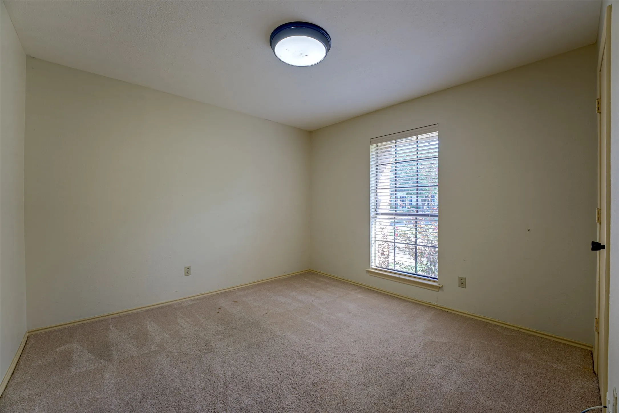 Single Family Residence For Rent in Rockwall County , 10 Cypress Court, Heath, Texas 75032, 4 Bedroom, 2 Bathroom, 2 Garage spaces, 2,539 Sqft, built in 1987, mls#21407016, Real Estate Agent in Heath, Homes For Rent in Rockwall county, Homes For Rent in Heath, Realtor in Heath Texas, Real Estate Brokerage Independent Realty Texas, Luminita Cordes Realtor