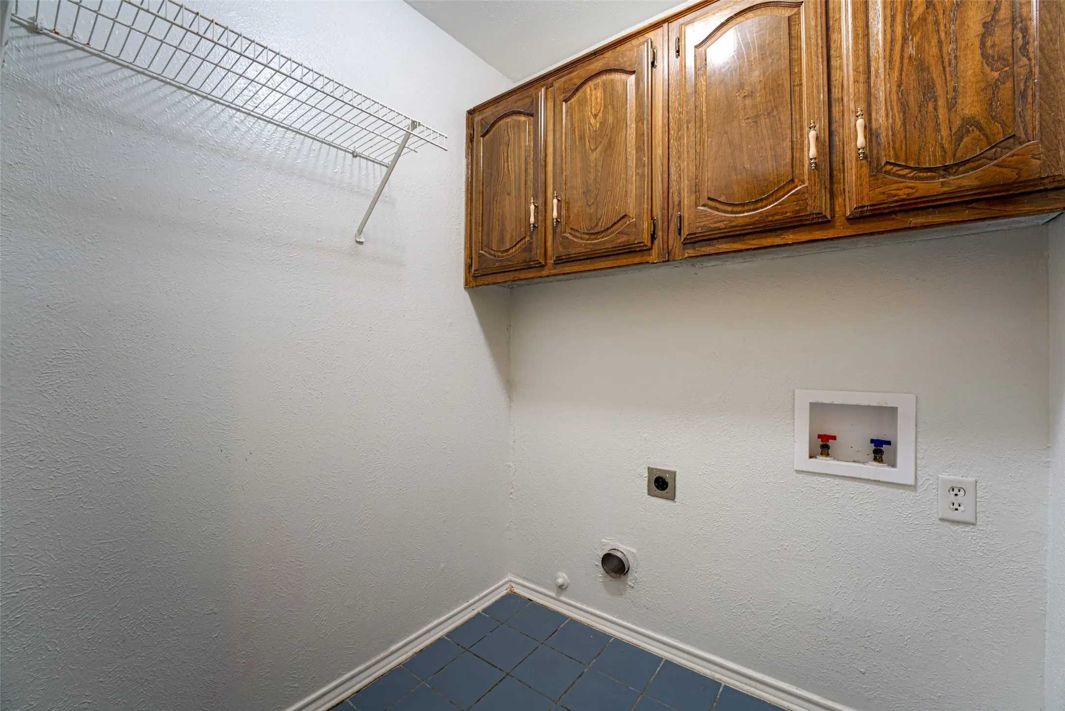 Single Family Residence For Rent in Rockwall County , 10 Cypress Court, Heath, Texas 75032, 4 Bedroom, 2 Bathroom, 2 Garage spaces, 2,539 Sqft, built in 1987, mls#21407016, Real Estate Agent in Heath, Homes For Rent in Rockwall county, Homes For Rent in Heath, Realtor in Heath Texas, Real Estate Brokerage Independent Realty Texas, Luminita Cordes Realtor