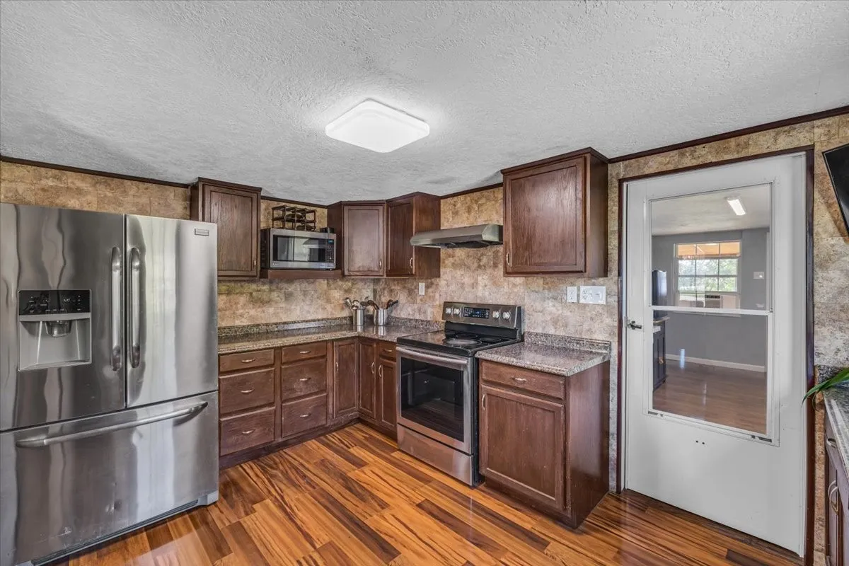 Single Family Residence For Sale in Johnson County , 710 S Spears Street, Alvarado, Texas 76009, 3 Bedroom, 2 Bathroom, Garage spaces, 1,664 Sqft, built in 1975, mls#21408555, Real Estate Agent in Alvarado, Homes For Sale in Johnson county, Homes For Sale in Alvarado, Realtor in Alvarado Texas, Real Estate Brokerage Independent Realty Texas, Luminita Cordes Realtor