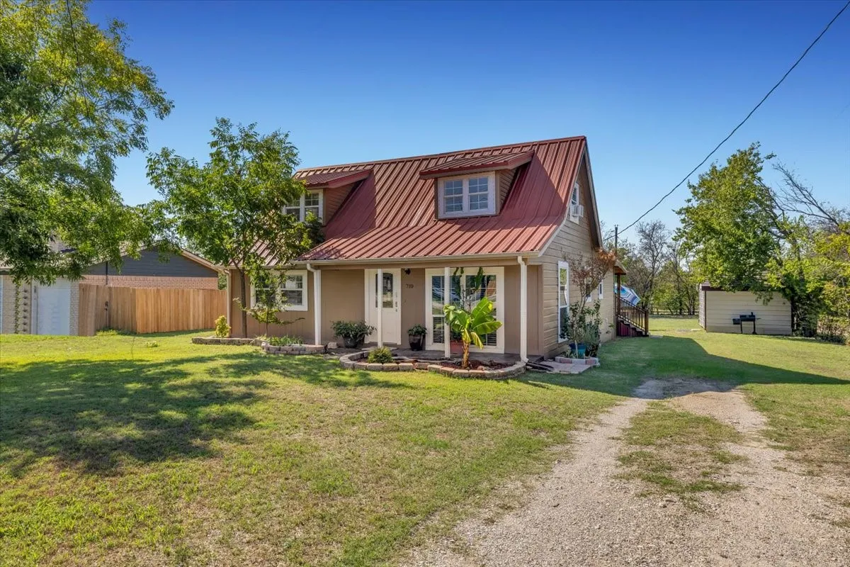 Single Family Residence For Sale