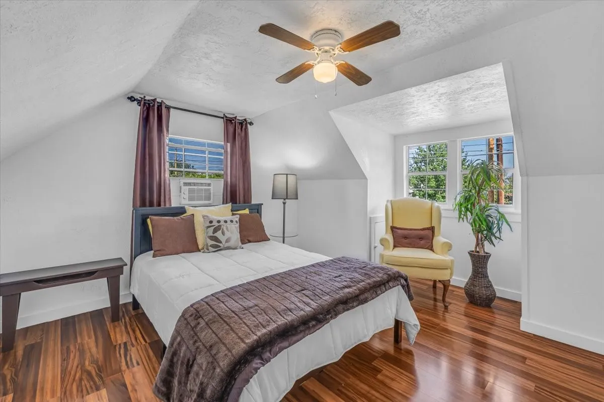 Single Family Residence For Sale in Johnson County , 710 S Spears Street, Alvarado, Texas 76009, 3 Bedroom, 2 Bathroom, Garage spaces, 1,664 Sqft, built in 1975, mls#21408555, Real Estate Agent in Alvarado, Homes For Sale in Johnson county, Homes For Sale in Alvarado, Realtor in Alvarado Texas, Real Estate Brokerage Independent Realty Texas, Luminita Cordes Realtor