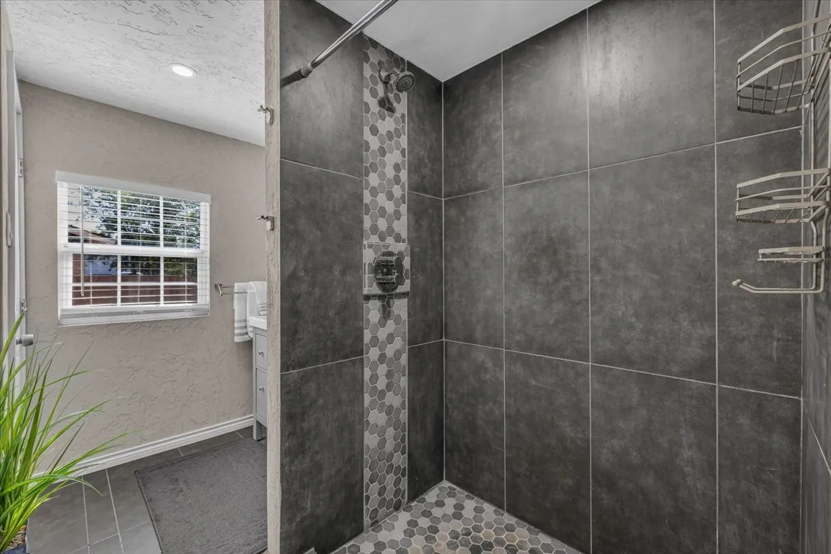 Single Family Residence For Sale in Johnson County , 710 S Spears Street, Alvarado, Texas 76009, 3 Bedroom, 2 Bathroom, Garage spaces, 1,664 Sqft, built in 1975, mls#21408555, Real Estate Agent in Alvarado, Homes For Sale in Johnson county, Homes For Sale in Alvarado, Realtor in Alvarado Texas, Real Estate Brokerage Independent Realty Texas, Luminita Cordes Realtor