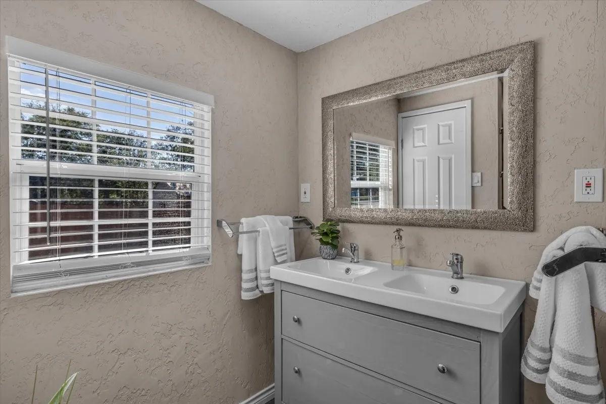 Single Family Residence For Sale in Johnson County , 710 S Spears Street, Alvarado, Texas 76009, 3 Bedroom, 2 Bathroom, Garage spaces, 1,664 Sqft, built in 1975, mls#21408555, Real Estate Agent in Alvarado, Homes For Sale in Johnson county, Homes For Sale in Alvarado, Realtor in Alvarado Texas, Real Estate Brokerage Independent Realty Texas, Luminita Cordes Realtor