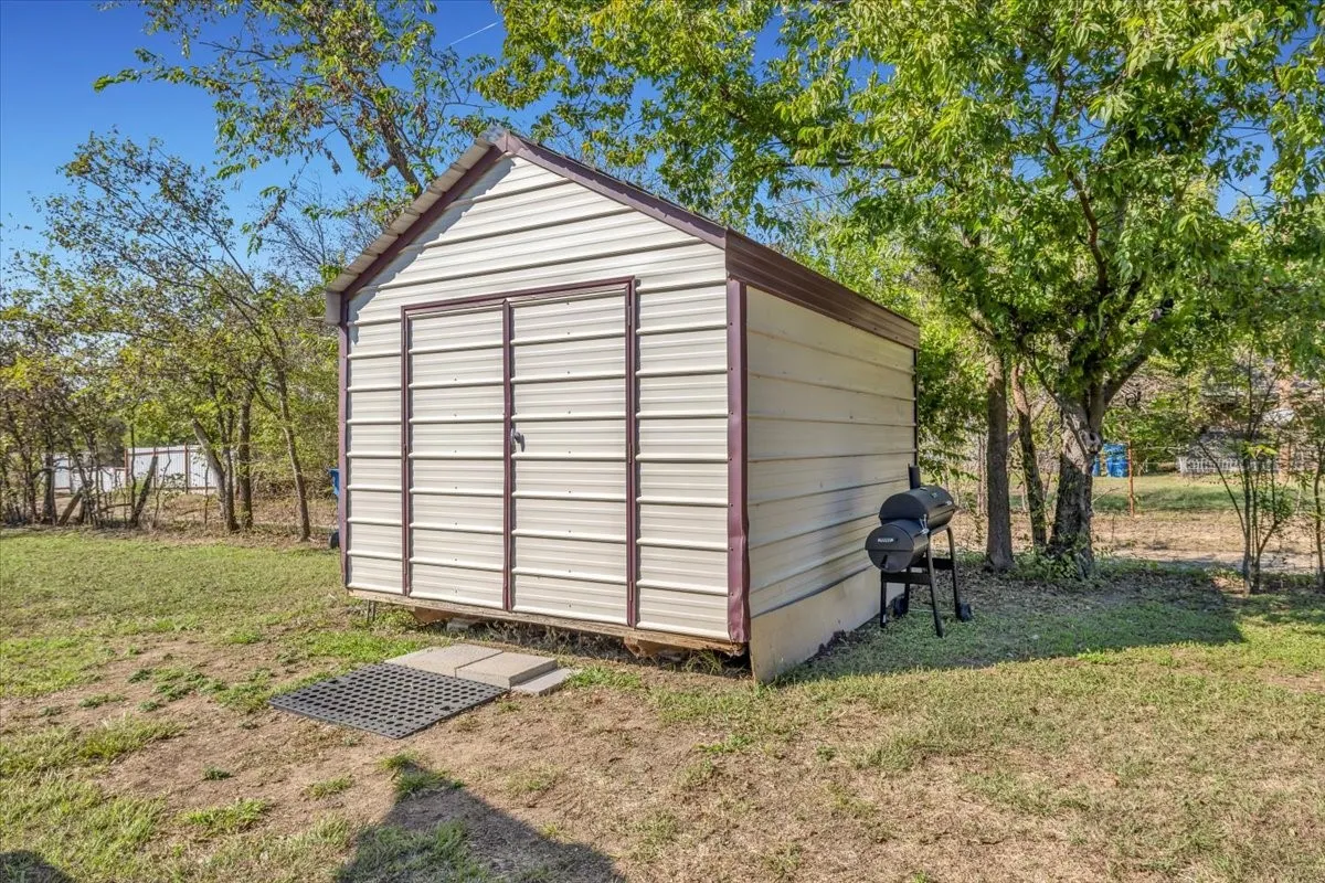 Single Family Residence For Sale in Johnson County , 710 S Spears Street, Alvarado, Texas 76009, 3 Bedroom, 2 Bathroom, Garage spaces, 1,664 Sqft, built in 1975, mls#21408555, Real Estate Agent in Alvarado, Homes For Sale in Johnson county, Homes For Sale in Alvarado, Realtor in Alvarado Texas, Real Estate Brokerage Independent Realty Texas, Luminita Cordes Realtor
