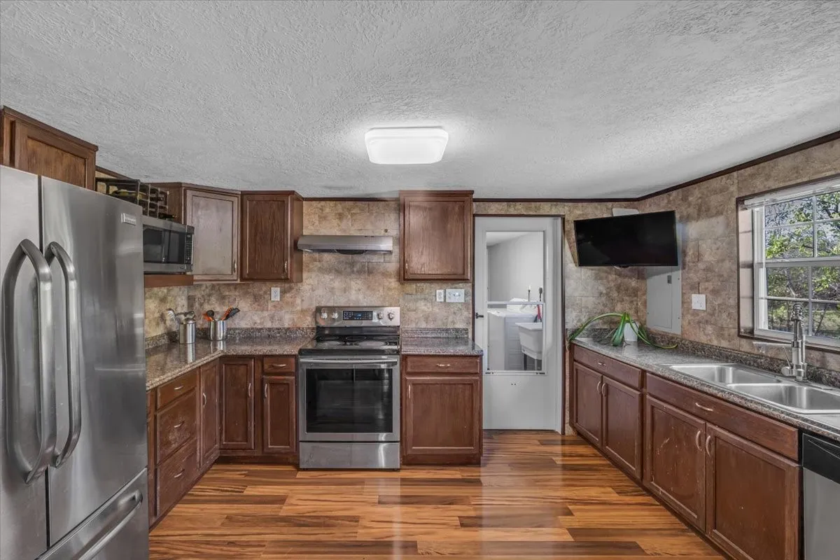 Single Family Residence For Sale in Johnson County , 710 S Spears Street, Alvarado, Texas 76009, 3 Bedroom, 2 Bathroom, Garage spaces, 1,664 Sqft, built in 1975, mls#21408555, Real Estate Agent in Alvarado, Homes For Sale in Johnson county, Homes For Sale in Alvarado, Realtor in Alvarado Texas, Real Estate Brokerage Independent Realty Texas, Luminita Cordes Realtor