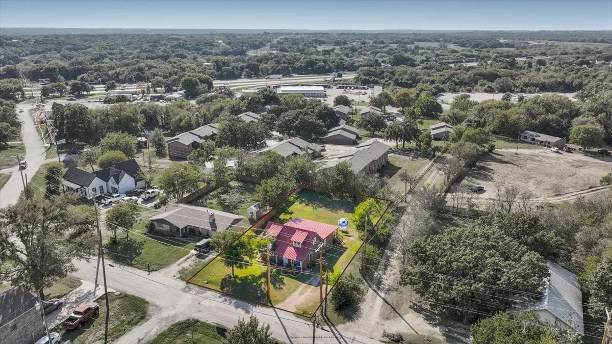 Single Family Residence For Sale in Johnson County , 710 S Spears Street, Alvarado, Texas 76009, 3 Bedroom, 2 Bathroom, Garage spaces, 1,664 Sqft, built in 1975, mls#21408555, Real Estate Agent in Alvarado, Homes For Sale in Johnson county, Homes For Sale in Alvarado, Realtor in Alvarado Texas, Real Estate Brokerage Independent Realty Texas, Luminita Cordes Realtor