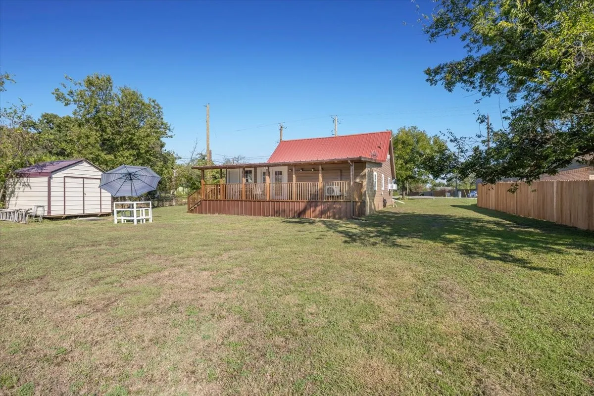 Single Family Residence For Sale in Johnson County , 710 S Spears Street, Alvarado, Texas 76009, 3 Bedroom, 2 Bathroom, Garage spaces, 1,664 Sqft, built in 1975, mls#21408555, Real Estate Agent in Alvarado, Homes For Sale in Johnson county, Homes For Sale in Alvarado, Realtor in Alvarado Texas, Real Estate Brokerage Independent Realty Texas, Luminita Cordes Realtor