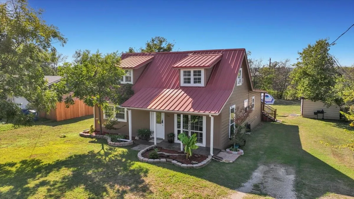 Single Family Residence For Sale in Johnson County , 710 S Spears Street, Alvarado, Texas 76009, 3 Bedroom, 2 Bathroom, Garage spaces, 1,664 Sqft, built in 1975, mls#21408555, Real Estate Agent in Alvarado, Homes For Sale in Johnson county, Homes For Sale in Alvarado, Realtor in Alvarado Texas, Real Estate Brokerage Independent Realty Texas, Luminita Cordes Realtor