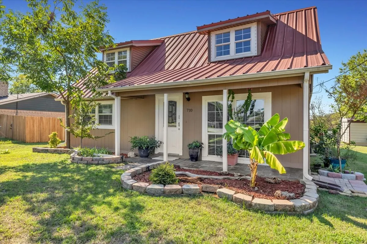 Single Family Residence For Sale in Johnson County , 710 S Spears Street, Alvarado, Texas 76009, 3 Bedroom, 2 Bathroom, Garage spaces, 1,664 Sqft, built in 1975, mls#21408555, Real Estate Agent in Alvarado, Homes For Sale in Johnson county, Homes For Sale in Alvarado, Realtor in Alvarado Texas, Real Estate Brokerage Independent Realty Texas, Luminita Cordes Realtor