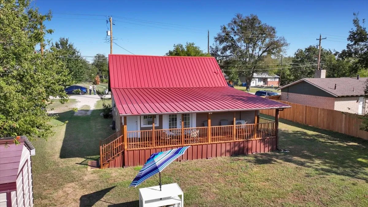 Single Family Residence For Sale in Johnson County , 710 S Spears Street, Alvarado, Texas 76009, 3 Bedroom, 2 Bathroom, Garage spaces, 1,664 Sqft, built in 1975, mls#21408555, Real Estate Agent in Alvarado, Homes For Sale in Johnson county, Homes For Sale in Alvarado, Realtor in Alvarado Texas, Real Estate Brokerage Independent Realty Texas, Luminita Cordes Realtor