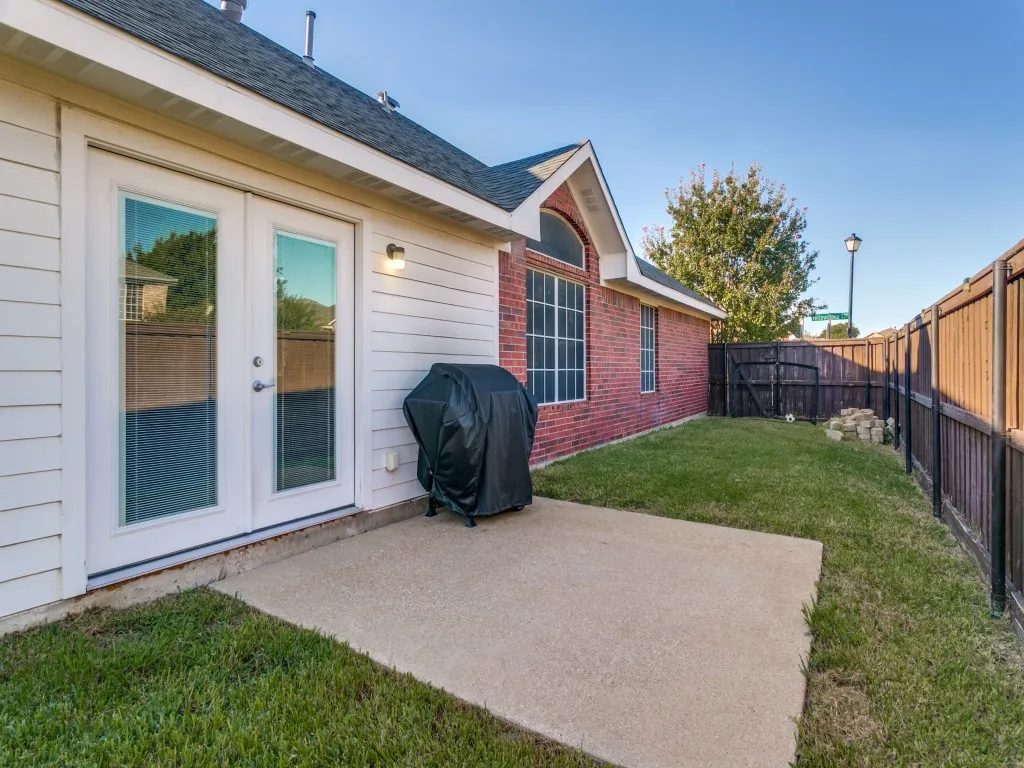 Single Family Residence For Sale in Denton County , 1600 Yellowstone Avenue, Lewisville, Texas 75077, 3 Bedroom, 2 Bathroom, 2 Garage spaces, 1,731 Sqft, built in 1998, mls#21404801, Real Estate Agent in Lewisville, Homes For Sale in Denton county, Homes For Sale in Lewisville, Realtor in Lewisville Texas, Real Estate Brokerage Independent Realty Texas, Luminita Cordes Realtor