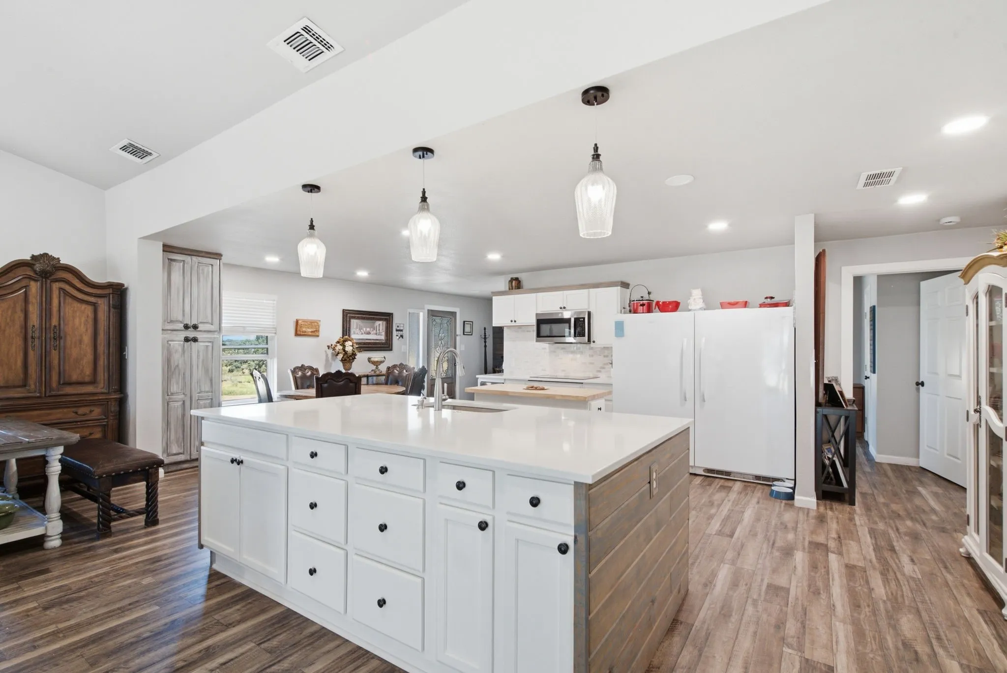 Single Family Residence For Sale in Parker County , 5098 Fairview, Millsap, Texas 76066, 5 Bedroom, 3 Bathroom, Garage spaces, 3,680 Sqft, built in 2003, mls#21405942, Real Estate Agent in Millsap, Homes For Sale in Parker county, Homes For Sale in Millsap, Realtor in Millsap Texas, Real Estate Brokerage Independent Realty Texas, Luminita Cordes Realtor