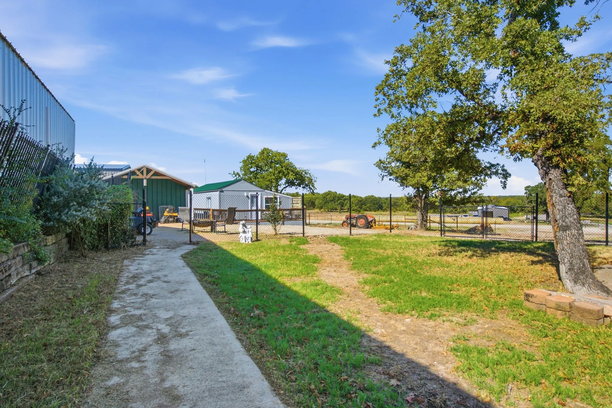 Single Family Residence For Sale in Parker County , 5098 Fairview, Millsap, Texas 76066, 5 Bedroom, 3 Bathroom, Garage spaces, 3,680 Sqft, built in 2003, mls#21405942, Real Estate Agent in Millsap, Homes For Sale in Parker county, Homes For Sale in Millsap, Realtor in Millsap Texas, Real Estate Brokerage Independent Realty Texas, Luminita Cordes Realtor