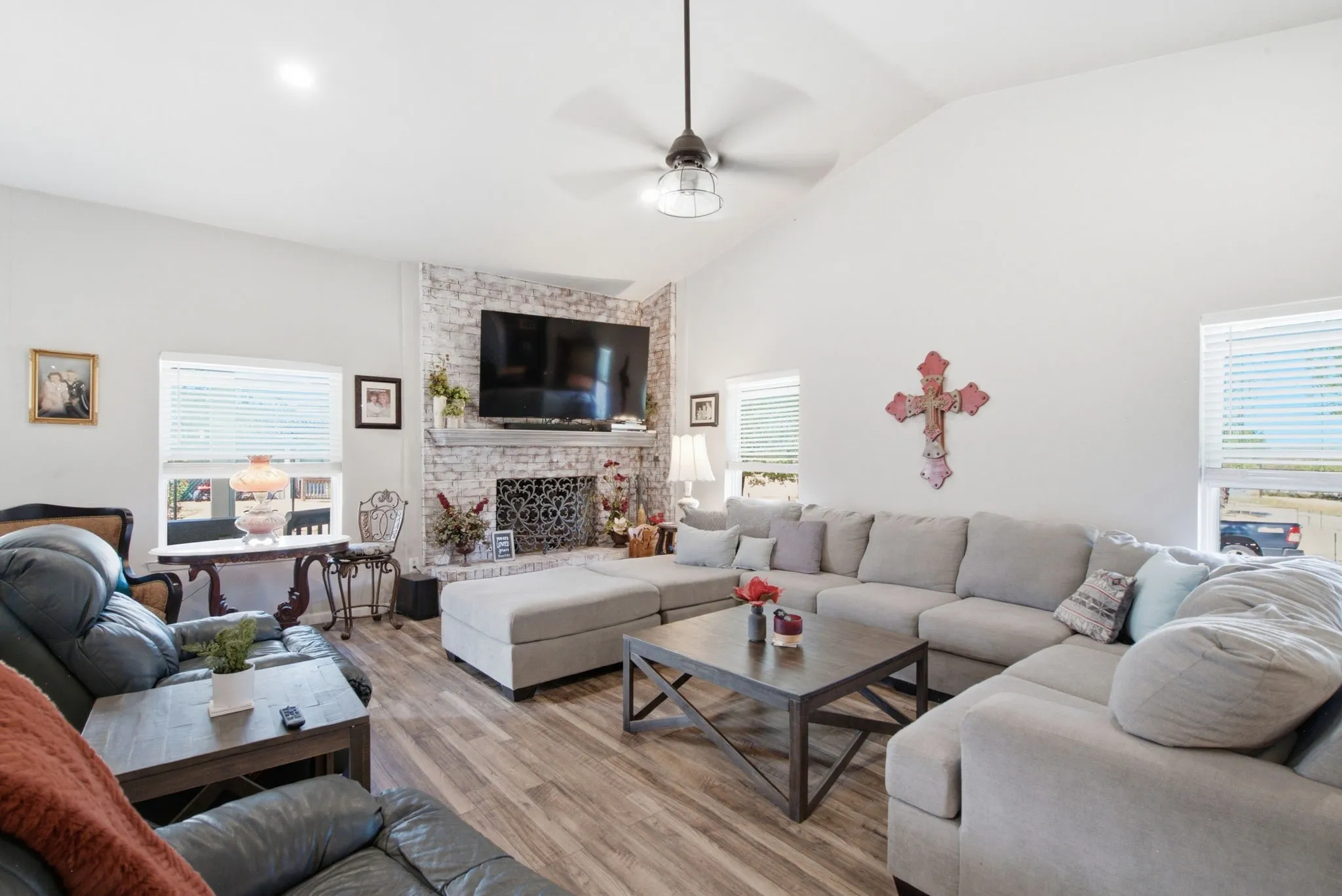 Single Family Residence For Sale in Parker County , 5098 Fairview, Millsap, Texas 76066, 5 Bedroom, 3 Bathroom, Garage spaces, 3,680 Sqft, built in 2003, mls#21405942, Real Estate Agent in Millsap, Homes For Sale in Parker county, Homes For Sale in Millsap, Realtor in Millsap Texas, Real Estate Brokerage Independent Realty Texas, Luminita Cordes Realtor