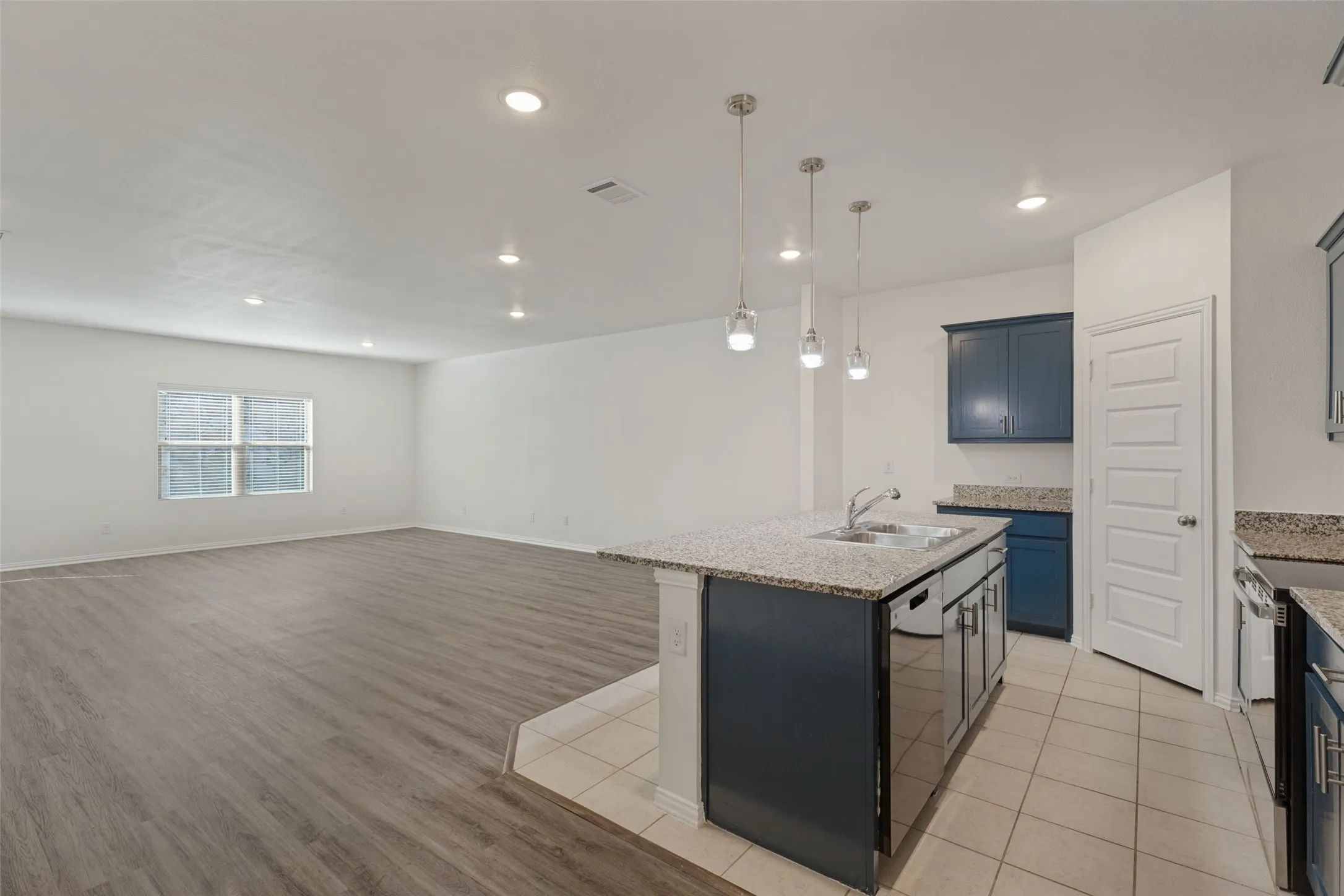 Single Family Residence For Sale in Collin County , 2124 Pacific Avenue, Anna, Texas 75409, 4 Bedroom, 3 Bathroom, 2 Garage spaces, 2,589 Sqft, built in 2023, mls#21408566, Real Estate Agent in Anna, Homes For Sale in Collin county, Homes For Sale in Anna, Realtor in Anna Texas, Real Estate Brokerage Independent Realty Texas, Luminita Cordes Realtor