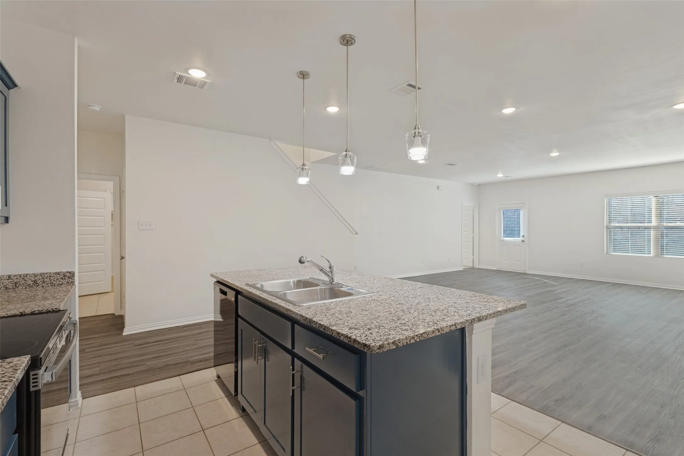 Single Family Residence For Sale in Collin County , 2124 Pacific Avenue, Anna, Texas 75409, 4 Bedroom, 3 Bathroom, 2 Garage spaces, 2,589 Sqft, built in 2023, mls#21408566, Real Estate Agent in Anna, Homes For Sale in Collin county, Homes For Sale in Anna, Realtor in Anna Texas, Real Estate Brokerage Independent Realty Texas, Luminita Cordes Realtor