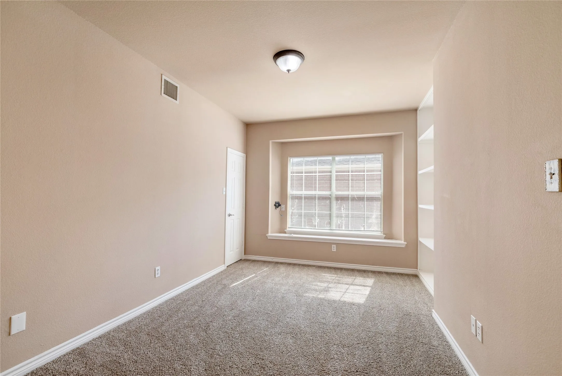 Single Family Residence For Sale in Tarrant County , 8225 Painted Tree Trail, Fort Worth, Texas 76131, 5 Bedroom, 4 Bathroom, 2 Garage spaces, 4,334 Sqft, built in 2006, mls#21404114, Real Estate Agent in Fort Worth, Homes For Sale in Tarrant county, Homes For Sale in Fort Worth, Realtor in Fort Worth Texas, Real Estate Brokerage Independent Realty Texas, Luminita Cordes Realtor