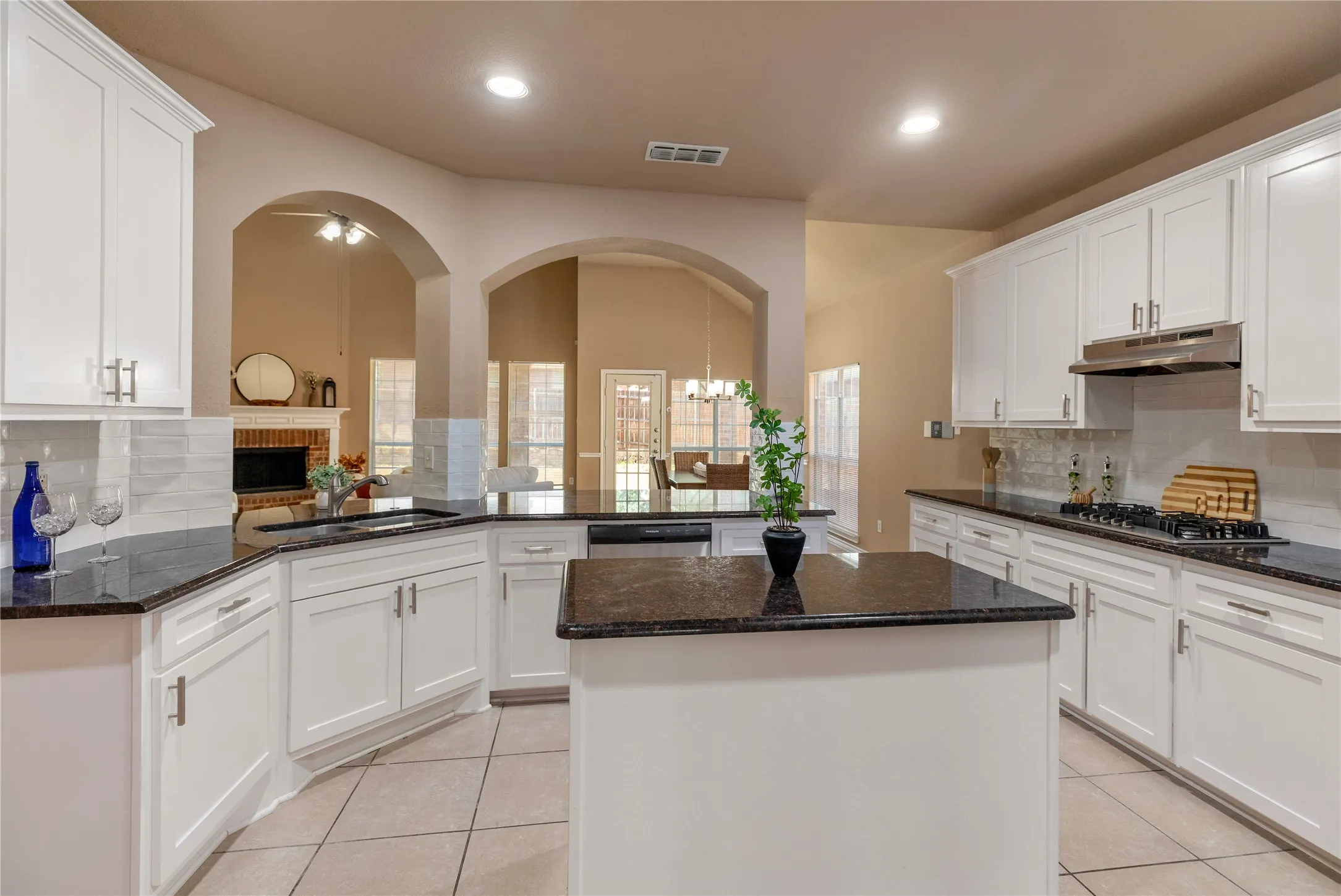 Single Family Residence For Sale in Tarrant County , 8225 Painted Tree Trail, Fort Worth, Texas 76131, 5 Bedroom, 4 Bathroom, 2 Garage spaces, 4,334 Sqft, built in 2006, mls#21404114, Real Estate Agent in Fort Worth, Homes For Sale in Tarrant county, Homes For Sale in Fort Worth, Realtor in Fort Worth Texas, Real Estate Brokerage Independent Realty Texas, Luminita Cordes Realtor