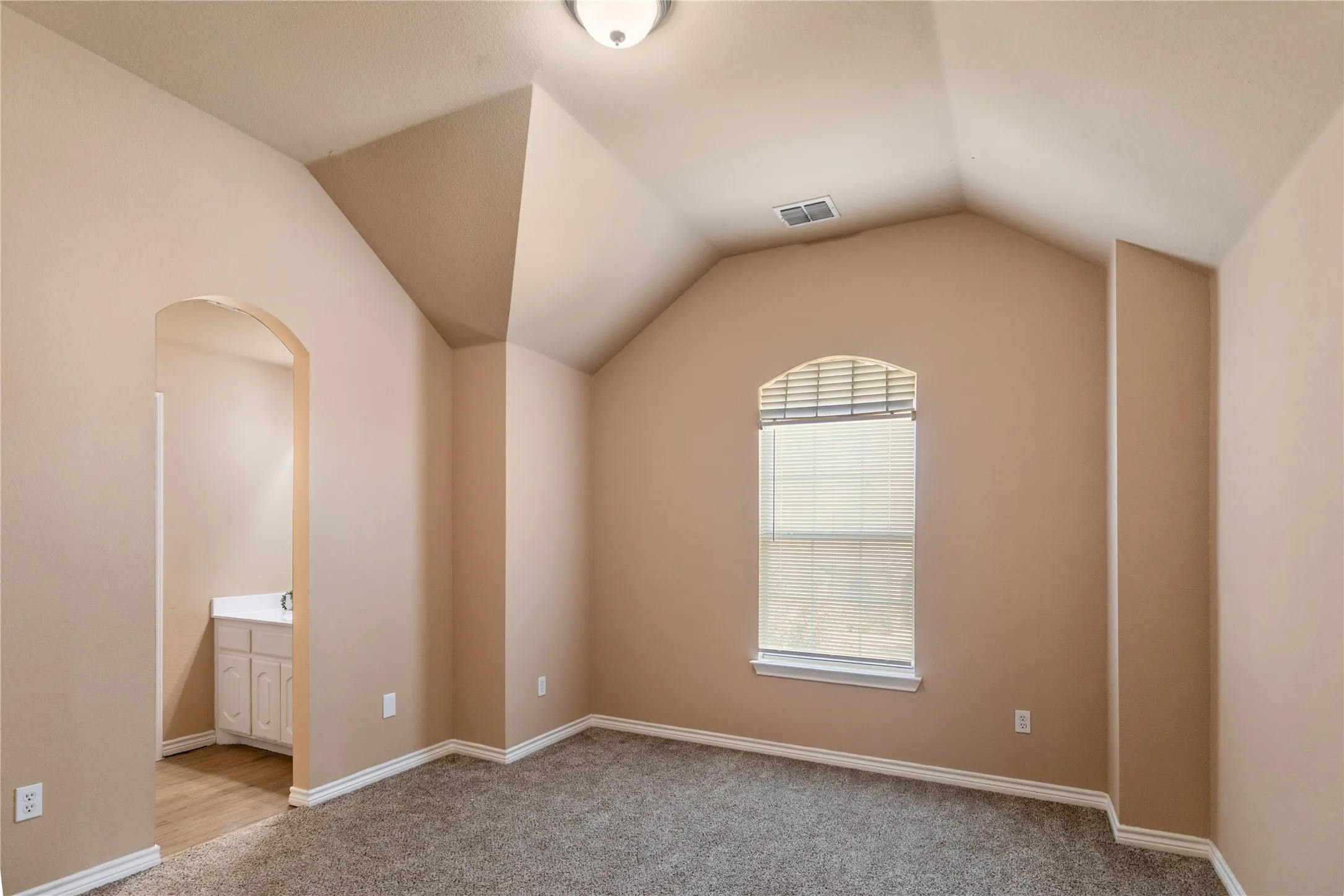 Single Family Residence For Sale in Tarrant County , 8225 Painted Tree Trail, Fort Worth, Texas 76131, 5 Bedroom, 4 Bathroom, 2 Garage spaces, 4,334 Sqft, built in 2006, mls#21404114, Real Estate Agent in Fort Worth, Homes For Sale in Tarrant county, Homes For Sale in Fort Worth, Realtor in Fort Worth Texas, Real Estate Brokerage Independent Realty Texas, Luminita Cordes Realtor