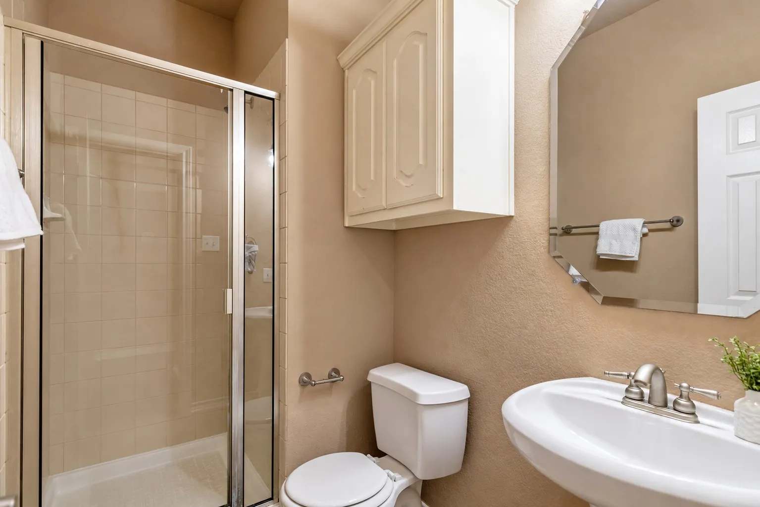Single Family Residence For Sale in Tarrant County , 8225 Painted Tree Trail, Fort Worth, Texas 76131, 5 Bedroom, 4 Bathroom, 2 Garage spaces, 4,334 Sqft, built in 2006, mls#21404114, Real Estate Agent in Fort Worth, Homes For Sale in Tarrant county, Homes For Sale in Fort Worth, Realtor in Fort Worth Texas, Real Estate Brokerage Independent Realty Texas, Luminita Cordes Realtor