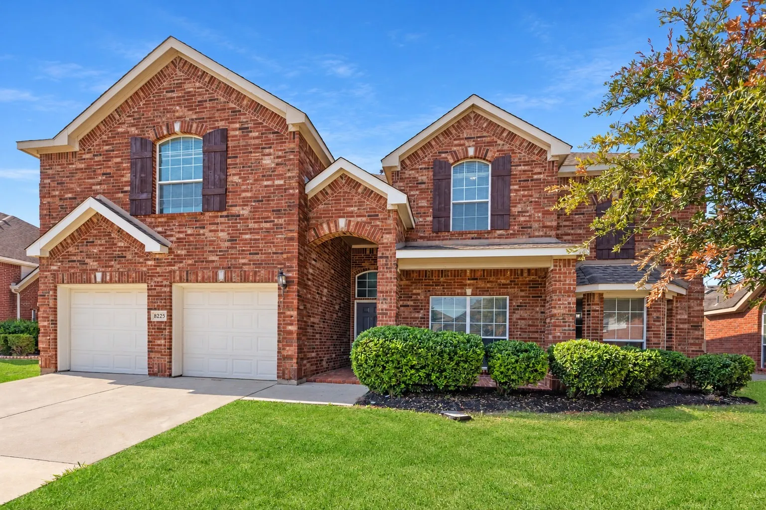 Single Family Residence For Sale in Tarrant County , 8225 Painted Tree Trail, Fort Worth, Texas 76131, 5 Bedroom, 4 Bathroom, 2 Garage spaces, 4,334 Sqft, built in 2006, mls#21404114, Real Estate Agent in Fort Worth, Homes For Sale in Tarrant county, Homes For Sale in Fort Worth, Realtor in Fort Worth Texas, Real Estate Brokerage Independent Realty Texas, Luminita Cordes Realtor
