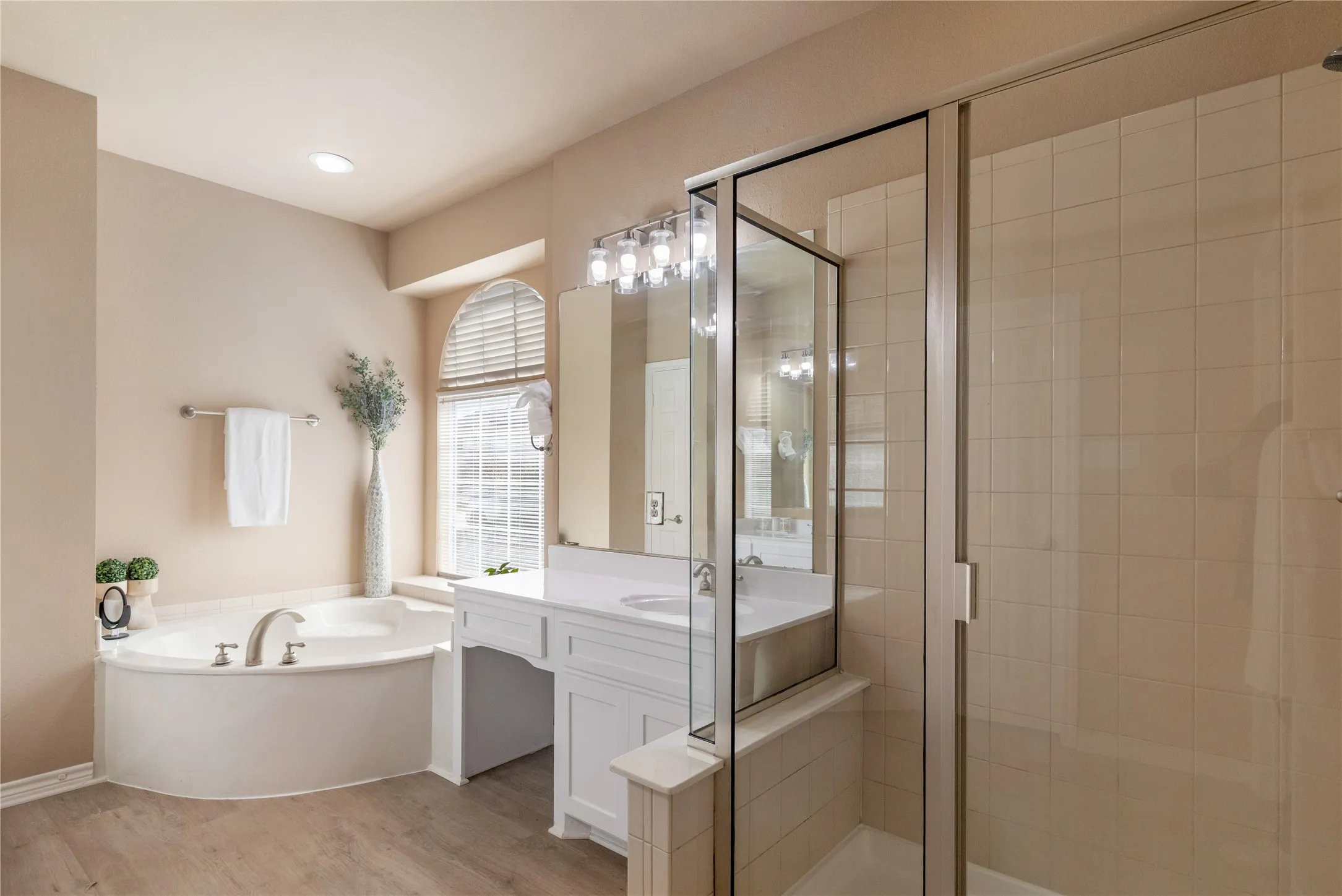 Single Family Residence For Sale in Tarrant County , 8225 Painted Tree Trail, Fort Worth, Texas 76131, 5 Bedroom, 4 Bathroom, 2 Garage spaces, 4,334 Sqft, built in 2006, mls#21404114, Real Estate Agent in Fort Worth, Homes For Sale in Tarrant county, Homes For Sale in Fort Worth, Realtor in Fort Worth Texas, Real Estate Brokerage Independent Realty Texas, Luminita Cordes Realtor