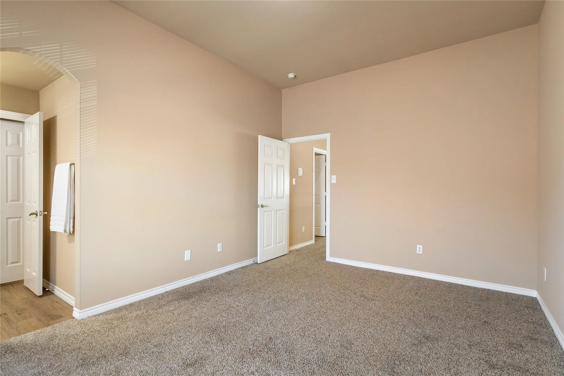Single Family Residence For Sale in Tarrant County , 8225 Painted Tree Trail, Fort Worth, Texas 76131, 5 Bedroom, 4 Bathroom, 2 Garage spaces, 4,334 Sqft, built in 2006, mls#21404114, Real Estate Agent in Fort Worth, Homes For Sale in Tarrant county, Homes For Sale in Fort Worth, Realtor in Fort Worth Texas, Real Estate Brokerage Independent Realty Texas, Luminita Cordes Realtor