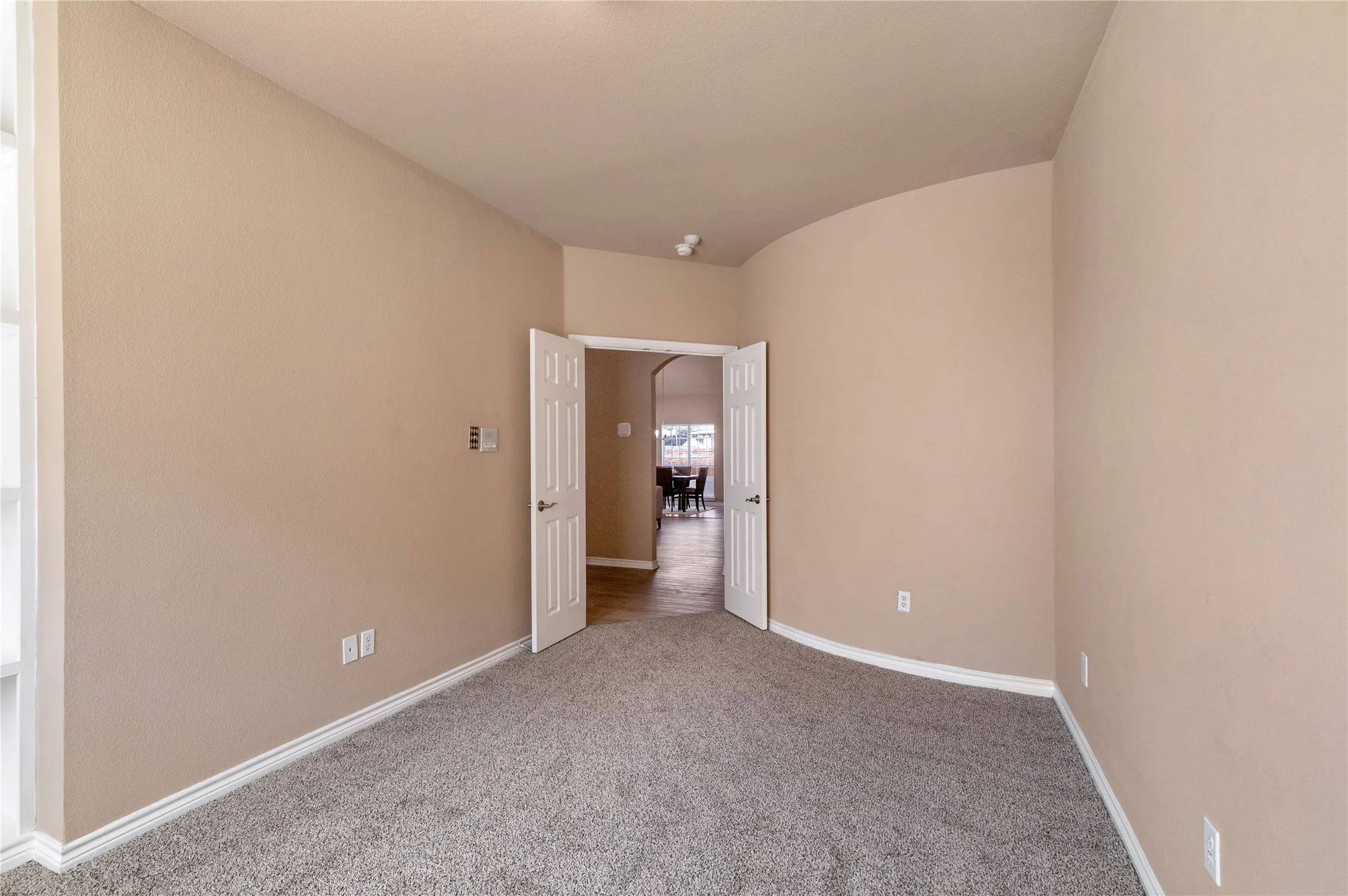 Single Family Residence For Sale in Tarrant County , 8225 Painted Tree Trail, Fort Worth, Texas 76131, 5 Bedroom, 4 Bathroom, 2 Garage spaces, 4,334 Sqft, built in 2006, mls#21404114, Real Estate Agent in Fort Worth, Homes For Sale in Tarrant county, Homes For Sale in Fort Worth, Realtor in Fort Worth Texas, Real Estate Brokerage Independent Realty Texas, Luminita Cordes Realtor