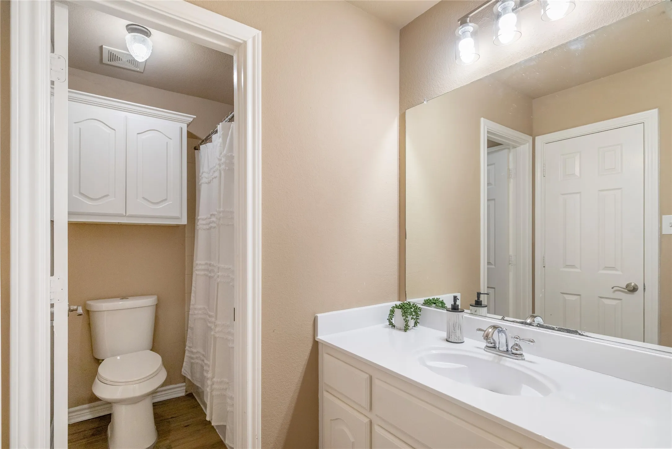 Single Family Residence For Sale in Tarrant County , 8225 Painted Tree Trail, Fort Worth, Texas 76131, 5 Bedroom, 4 Bathroom, 2 Garage spaces, 4,334 Sqft, built in 2006, mls#21404114, Real Estate Agent in Fort Worth, Homes For Sale in Tarrant county, Homes For Sale in Fort Worth, Realtor in Fort Worth Texas, Real Estate Brokerage Independent Realty Texas, Luminita Cordes Realtor