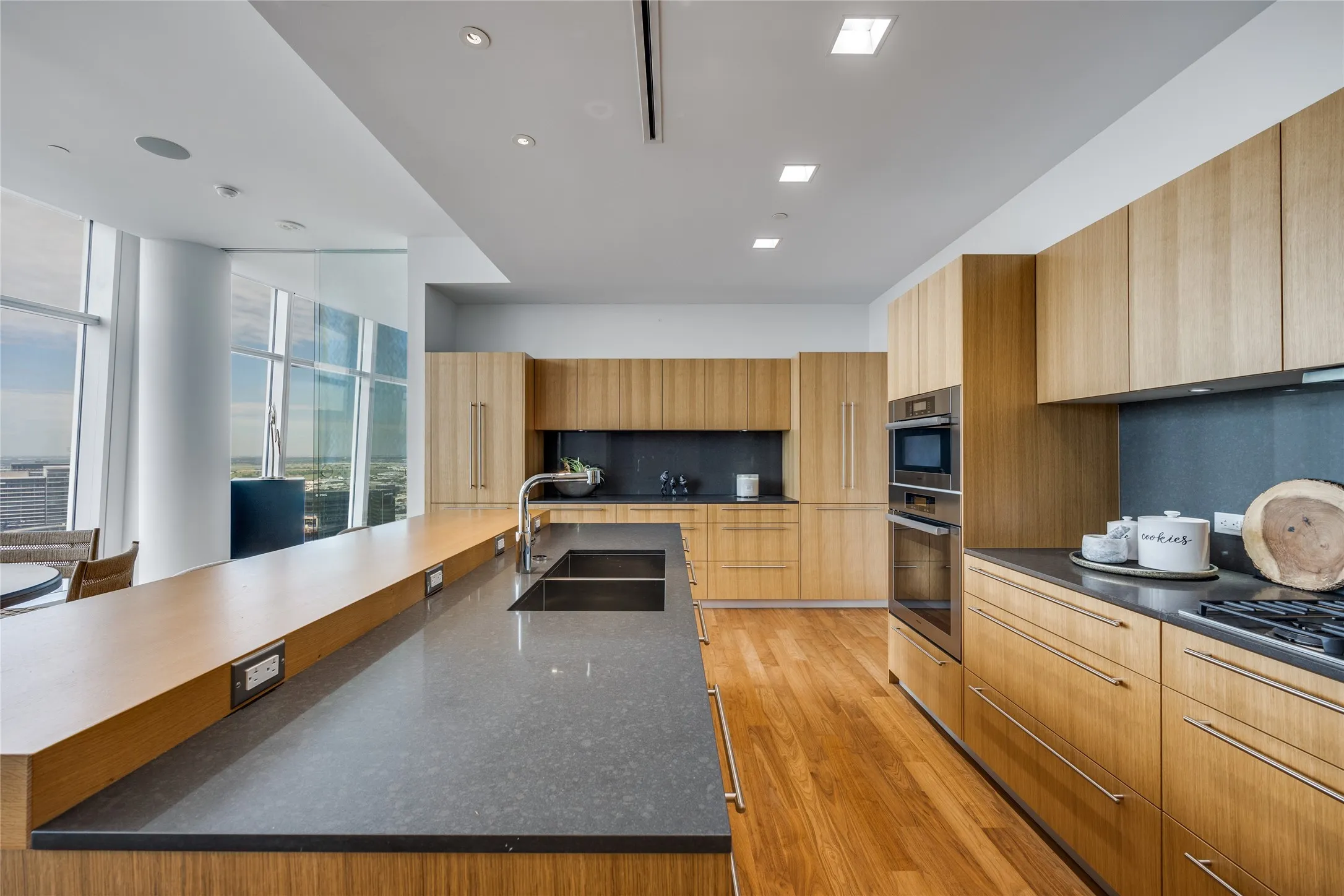 Condominium For Sale in Dallas County , 1918 Olive Street 3601, Dallas, Texas 75201, 2 Bedroom, 4 Bathroom, 3 Garage spaces, 4,032 Sqft, built in 2014, mls#21403751, Real Estate Agent in Dallas, Homes For Sale in Dallas county, Homes For Sale in Dallas, Realtor in Dallas Texas, Real Estate Brokerage Independent Realty Texas, Luminita Cordes Realtor