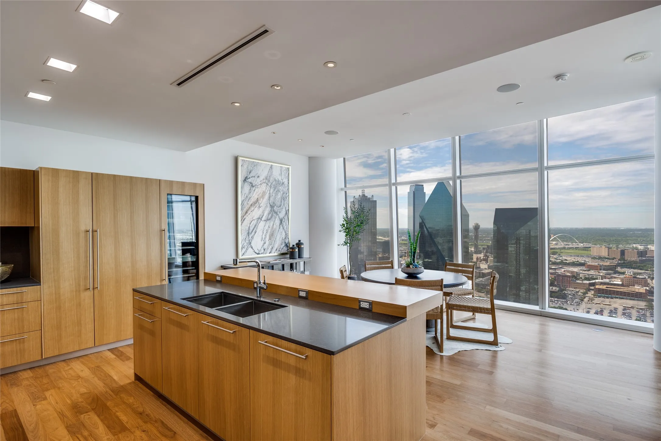 Condominium For Sale in Dallas County , 1918 Olive Street 3601, Dallas, Texas 75201, 2 Bedroom, 4 Bathroom, 3 Garage spaces, 4,032 Sqft, built in 2014, mls#21403751, Real Estate Agent in Dallas, Homes For Sale in Dallas county, Homes For Sale in Dallas, Realtor in Dallas Texas, Real Estate Brokerage Independent Realty Texas, Luminita Cordes Realtor