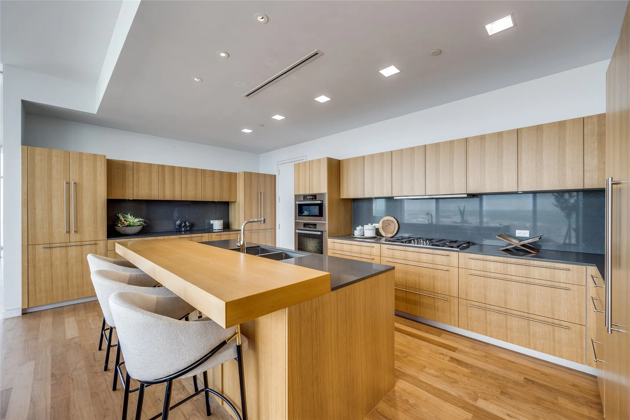 Condominium For Sale in Dallas County , 1918 Olive Street 3601, Dallas, Texas 75201, 2 Bedroom, 4 Bathroom, 3 Garage spaces, 4,032 Sqft, built in 2014, mls#21403751, Real Estate Agent in Dallas, Homes For Sale in Dallas county, Homes For Sale in Dallas, Realtor in Dallas Texas, Real Estate Brokerage Independent Realty Texas, Luminita Cordes Realtor